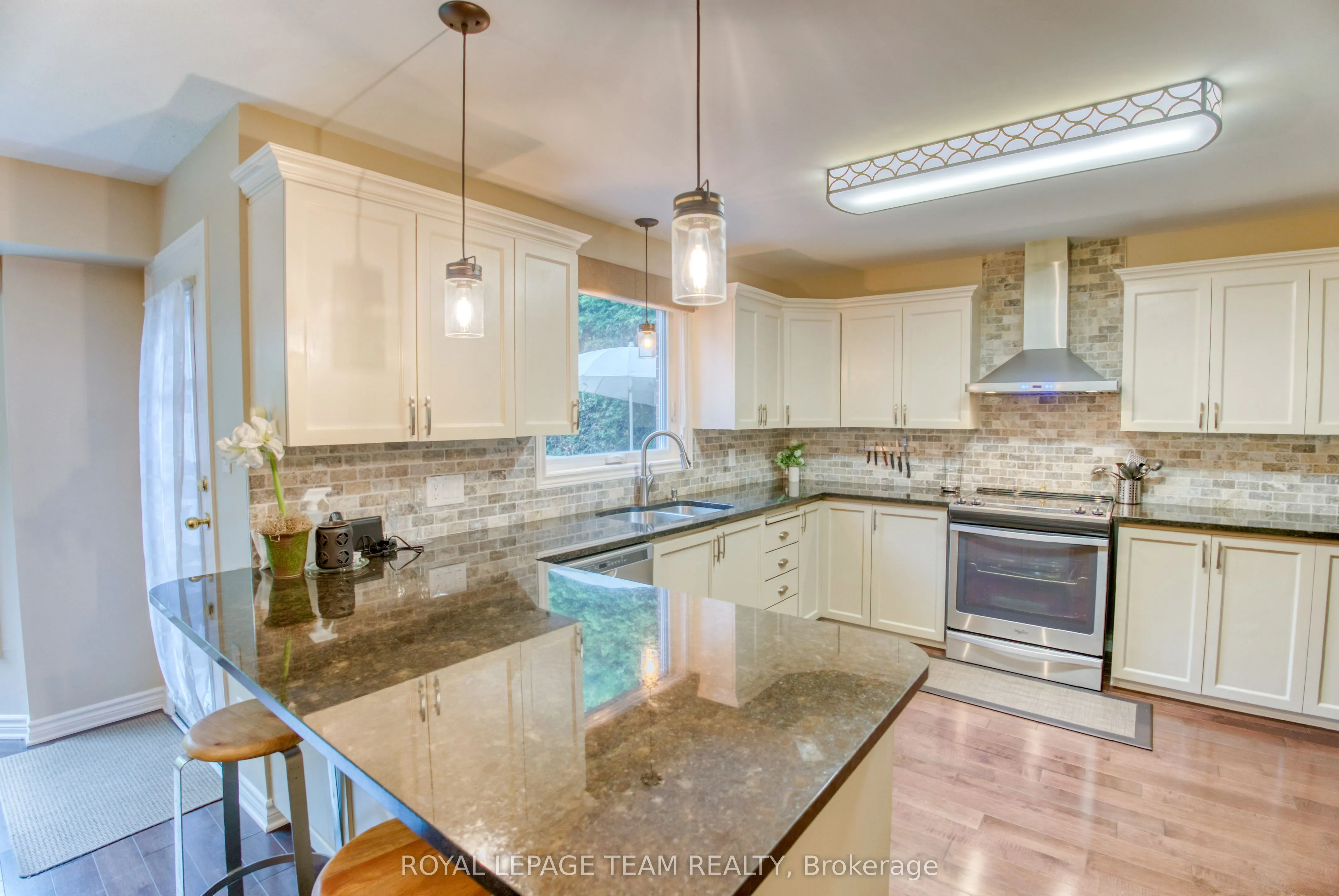 27 Sherk Crescent