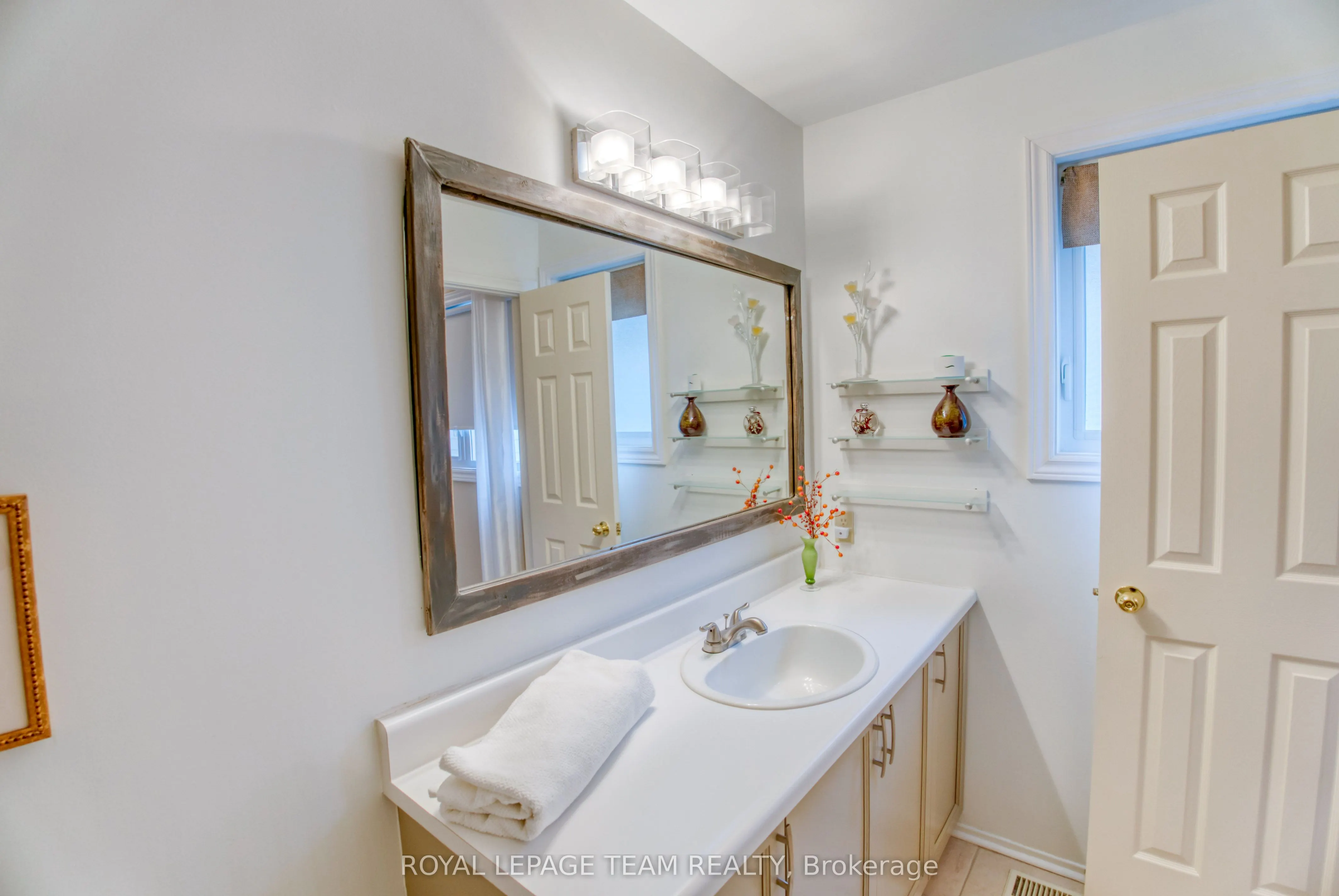 27 Sherk Crescent
