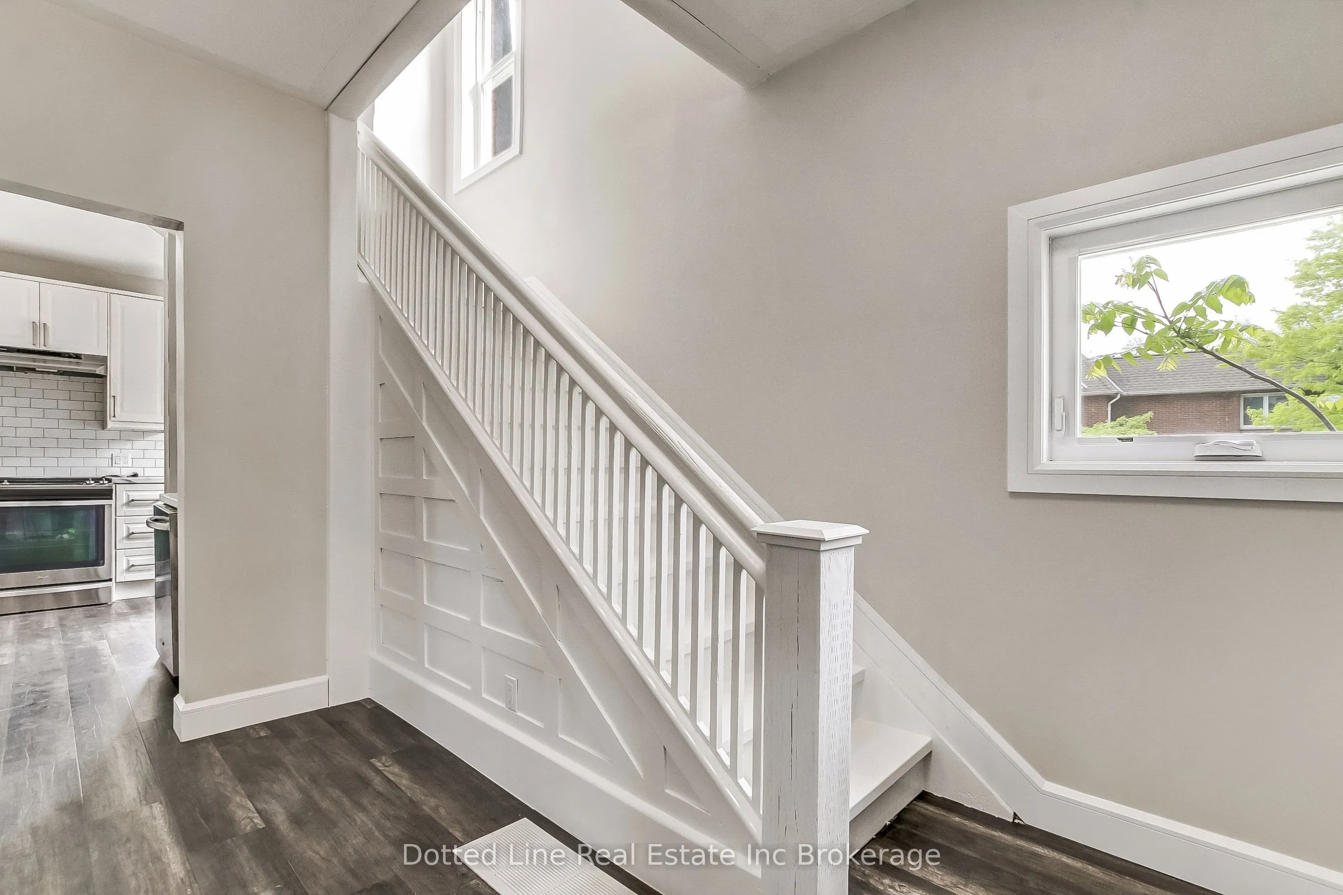 59 Brock Street W