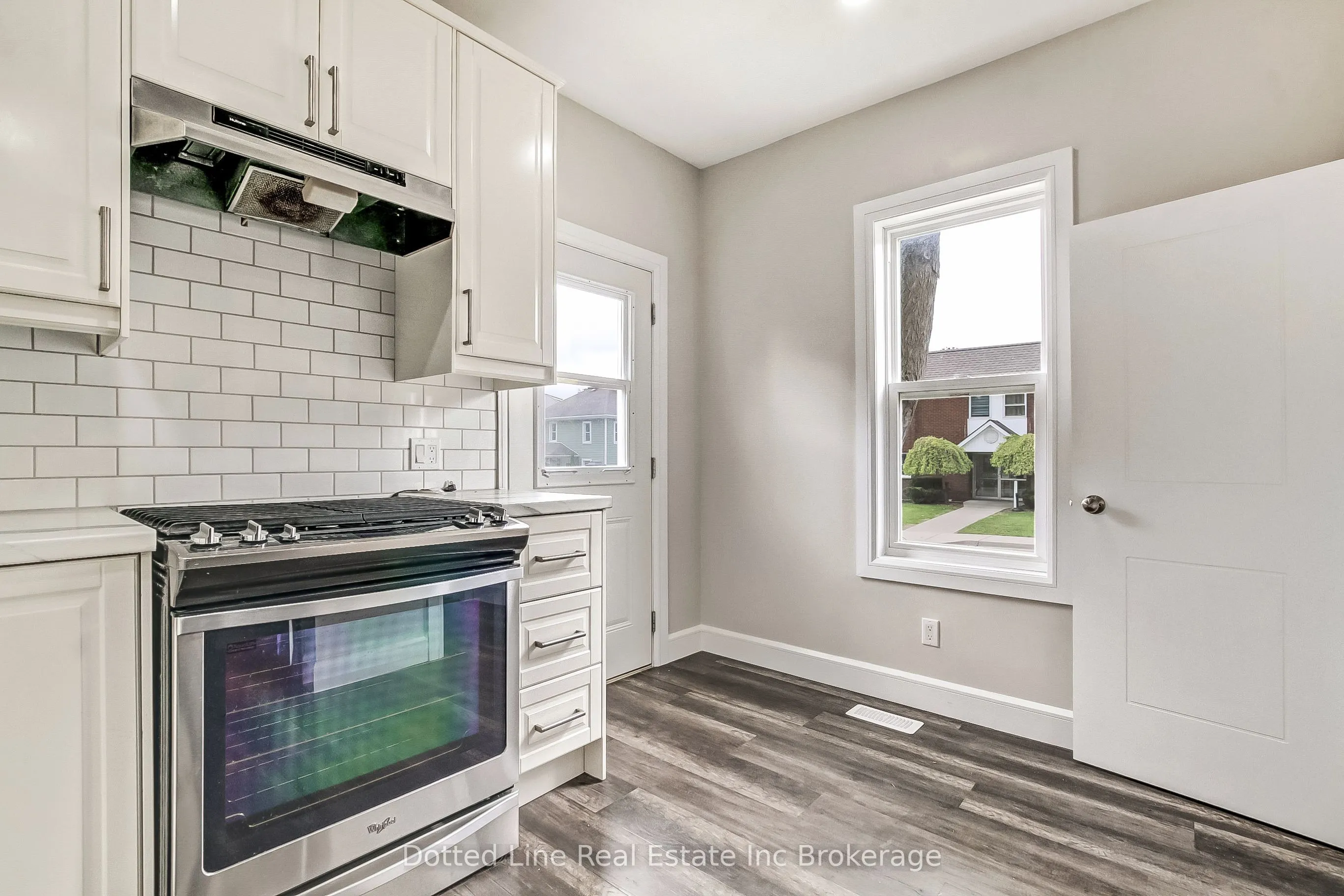 59 Brock Street W