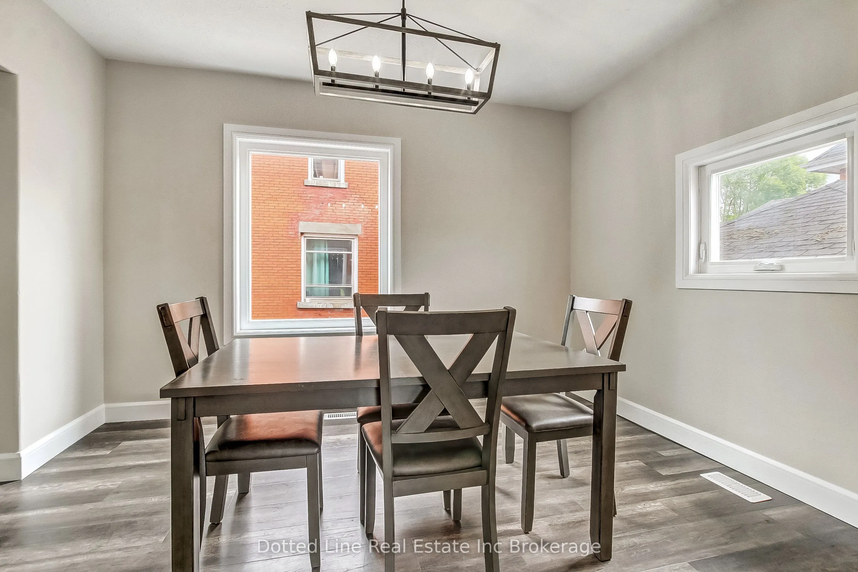 59 Brock Street W