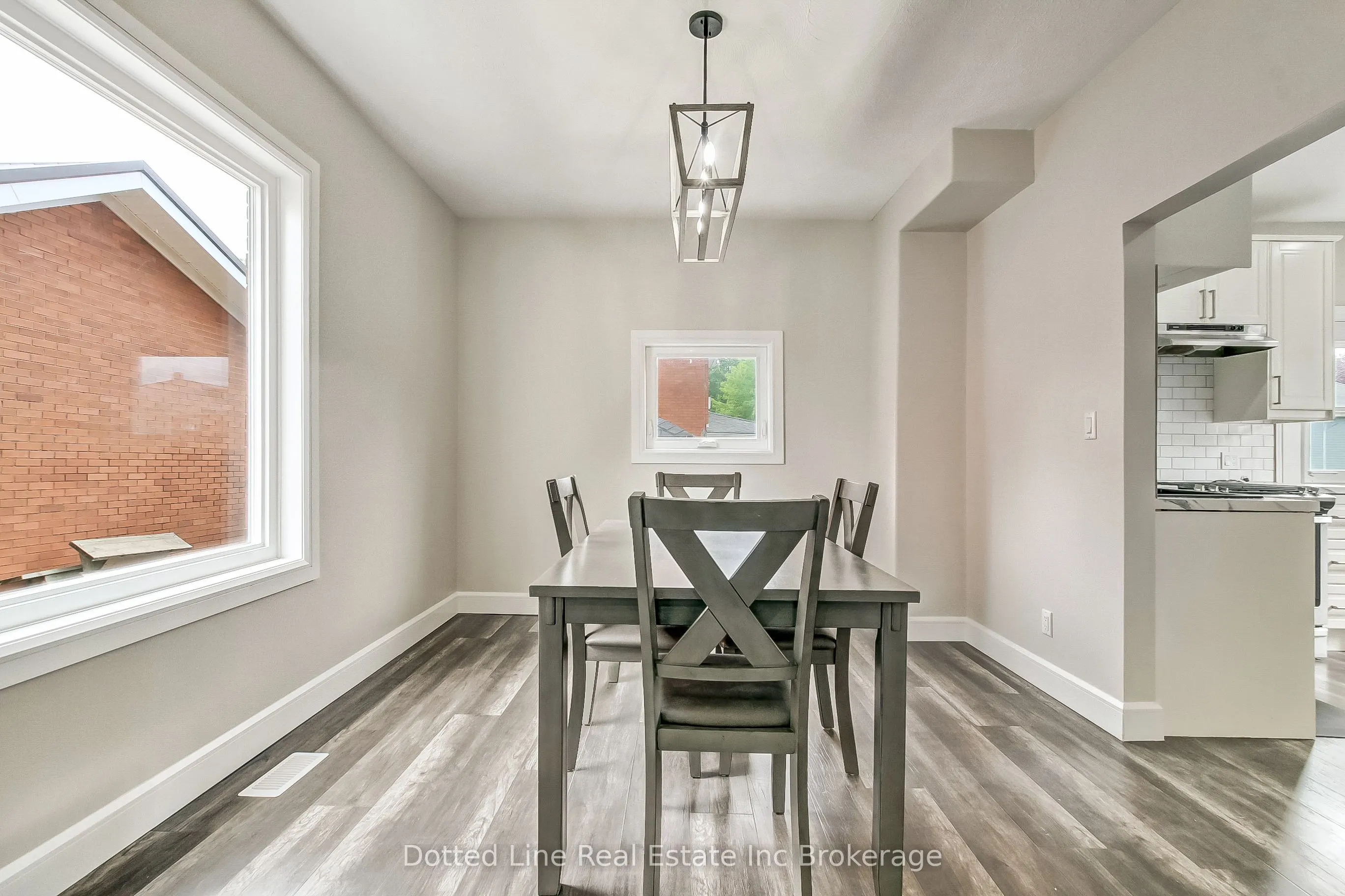 59 Brock Street W
