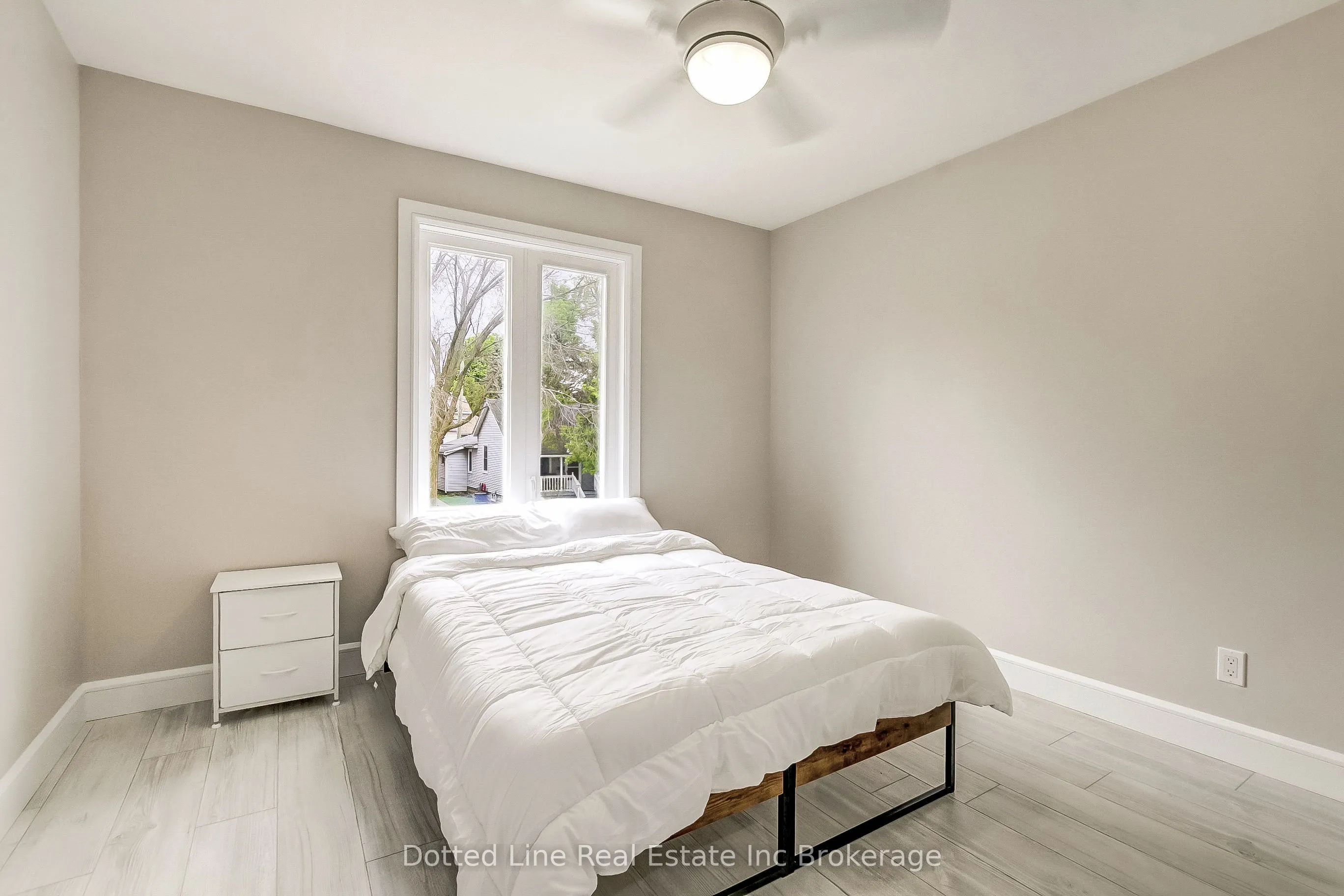 59 Brock Street W