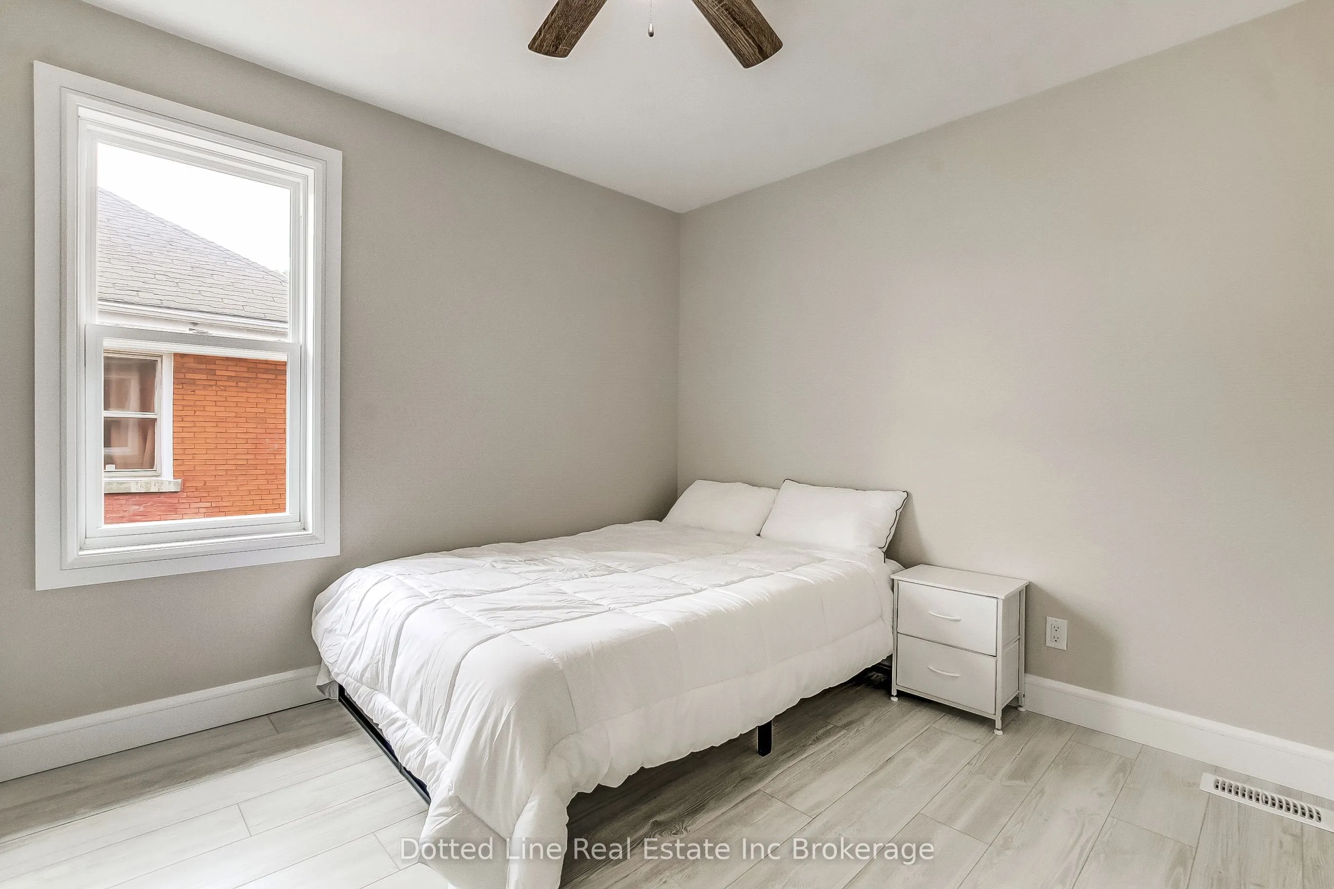 59 Brock Street W