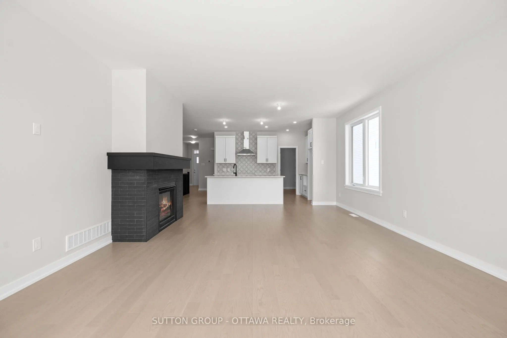 1199 BRONZE Avenue