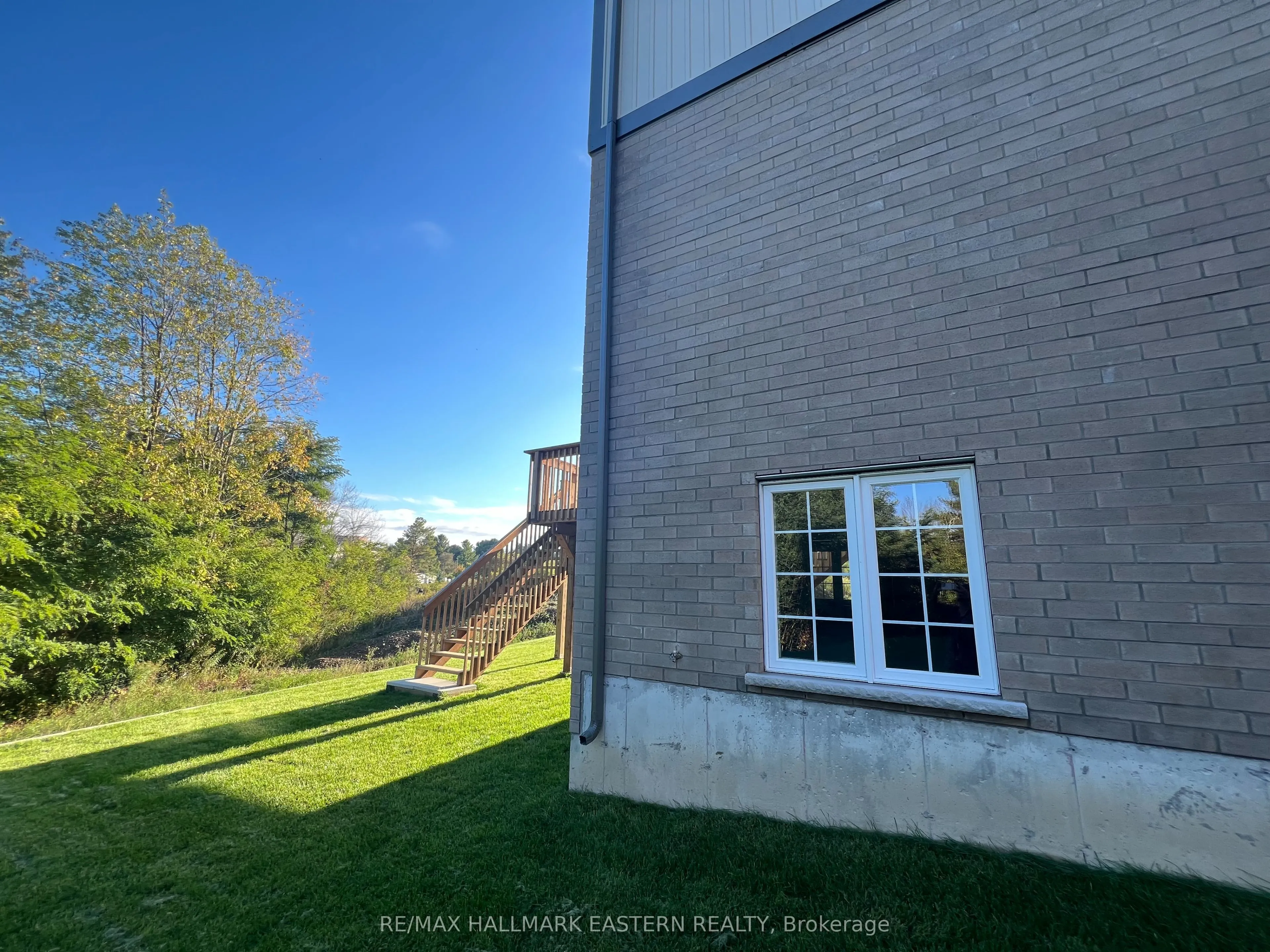 37 COLDBROOK Drive
