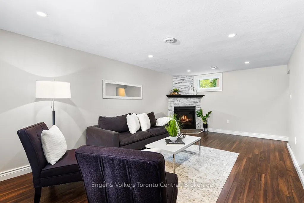 596 6TH Avenue W