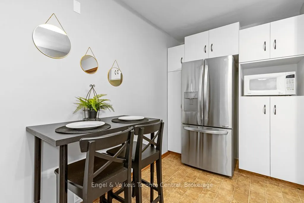 596 6TH Avenue W