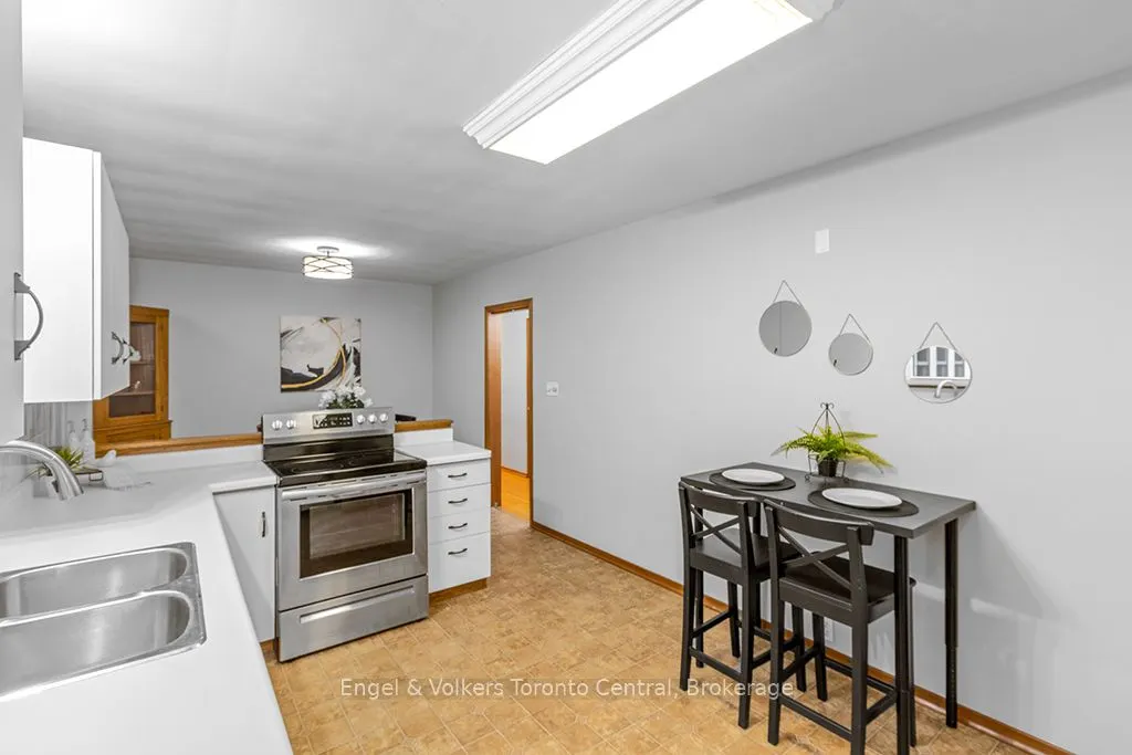 596 6TH Avenue W