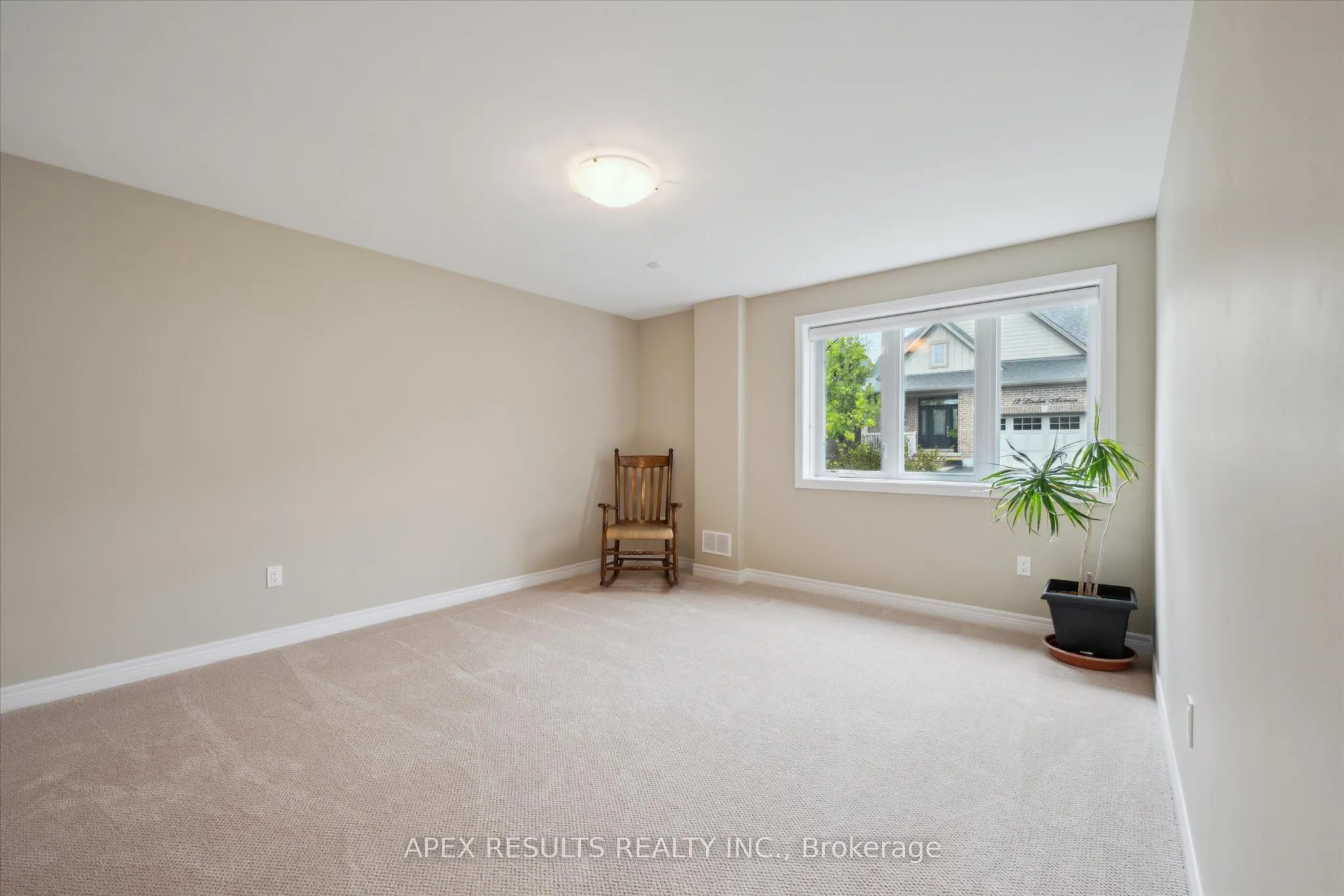 10 CHESTNUT Drive
