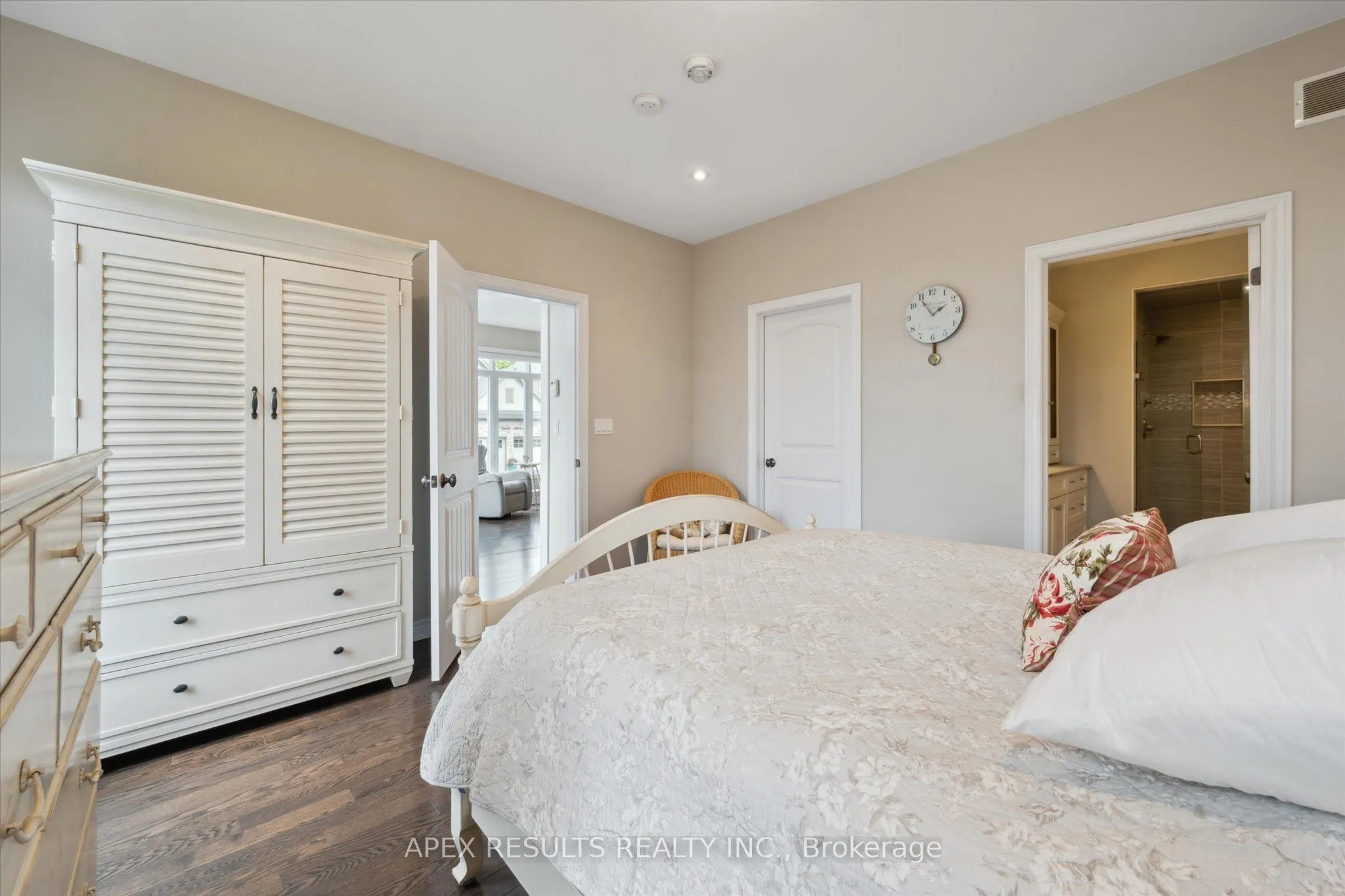 10 CHESTNUT Drive