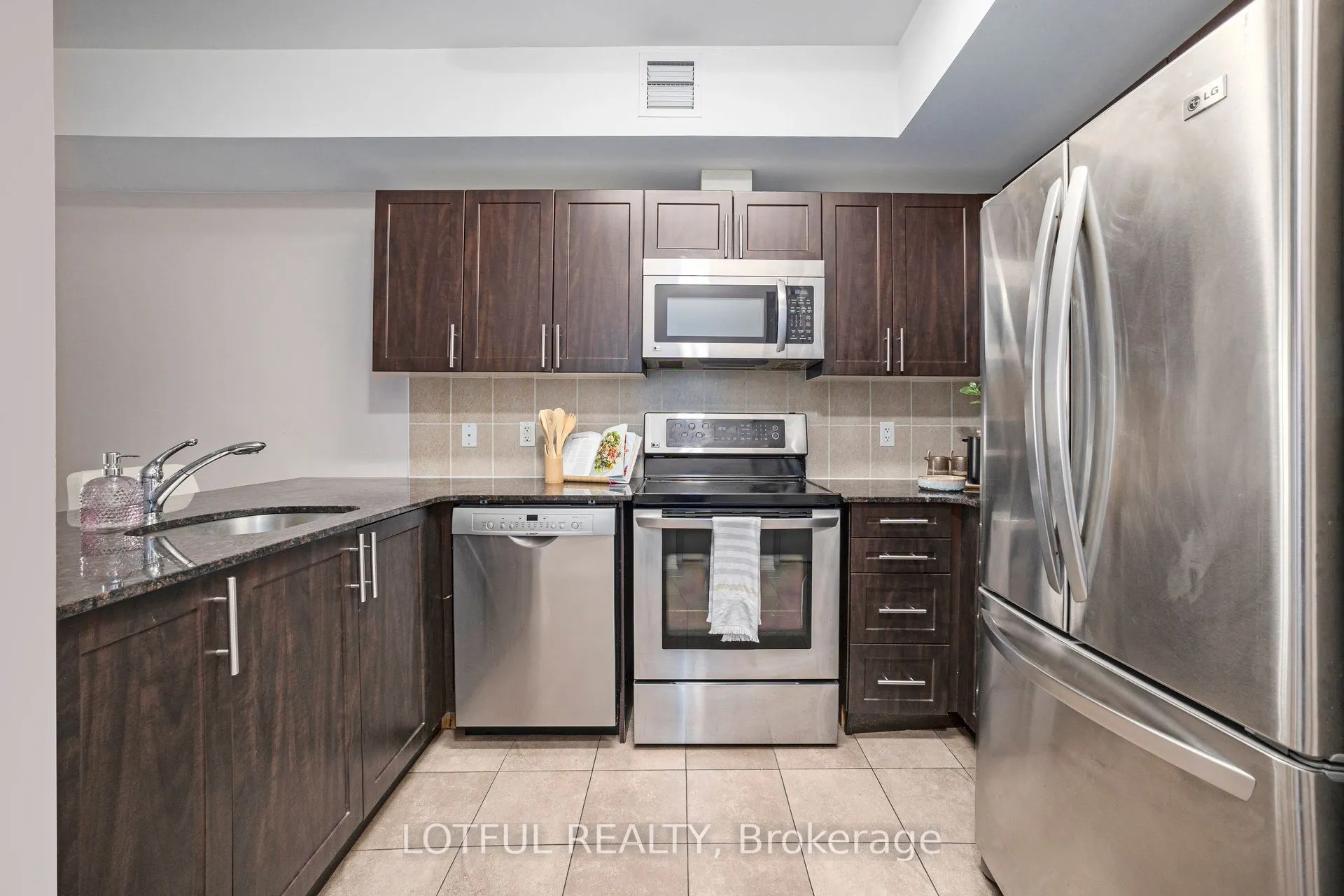 234 Rideau Street, #1703