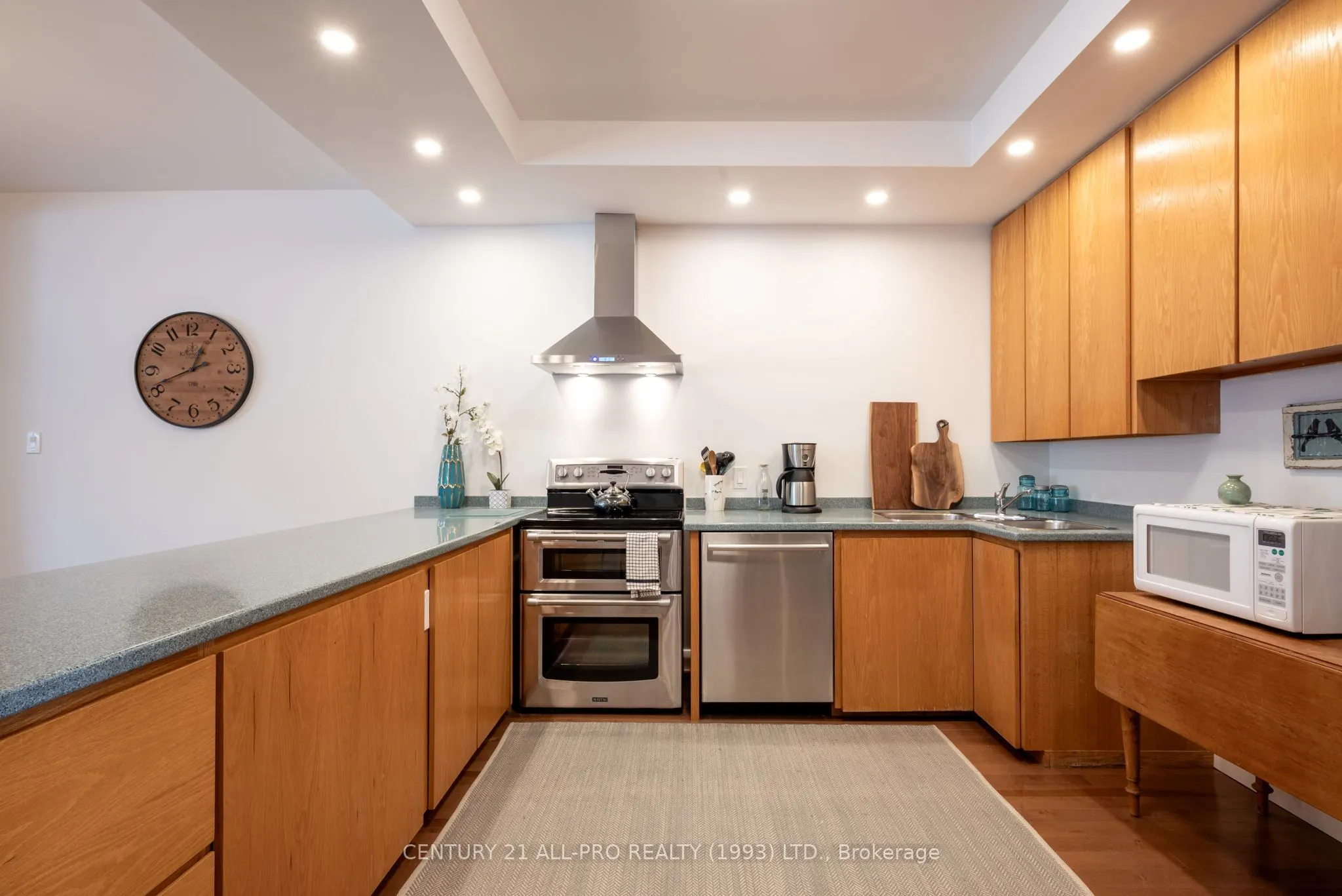 40 King Street W