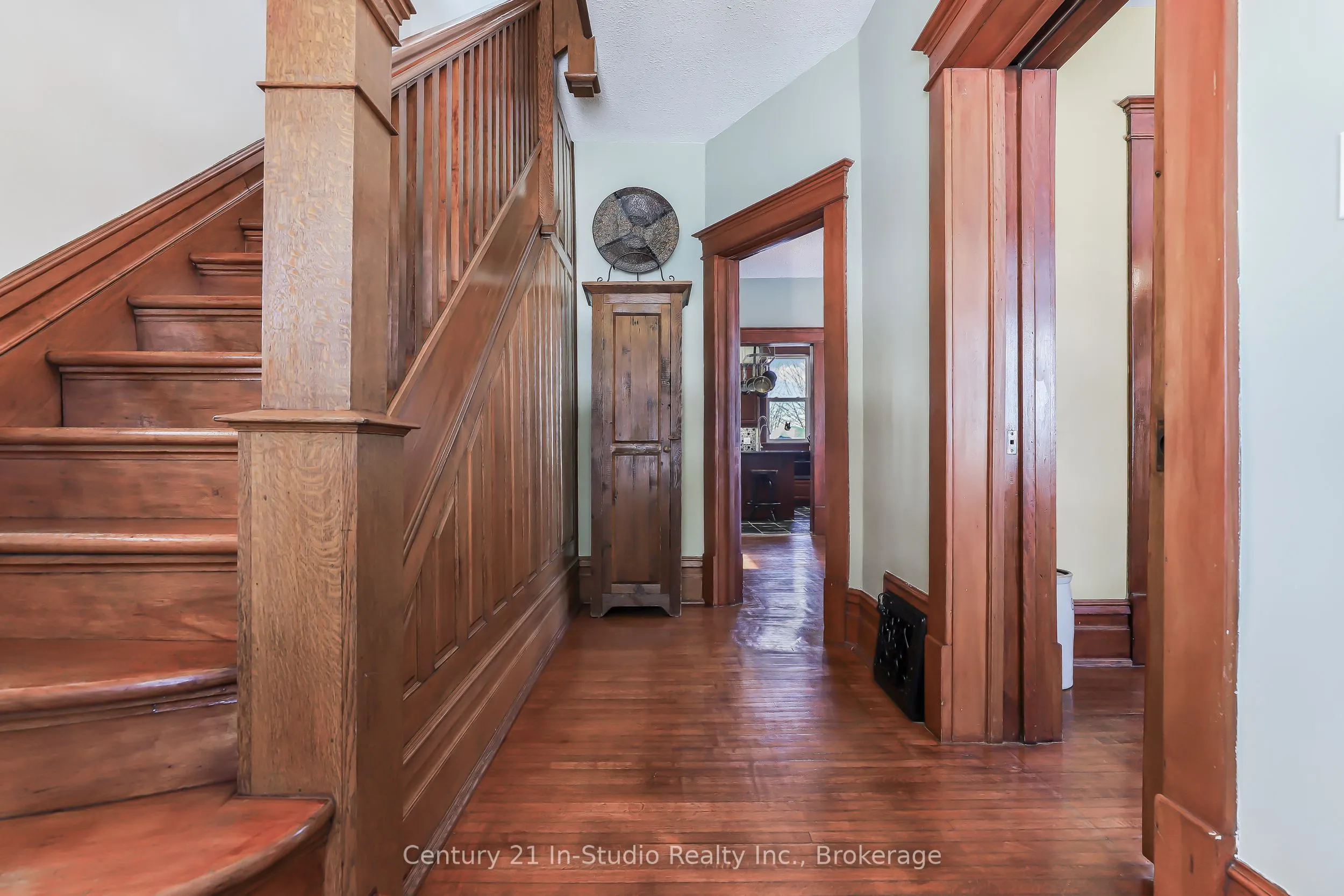296 Garafraxa St Street