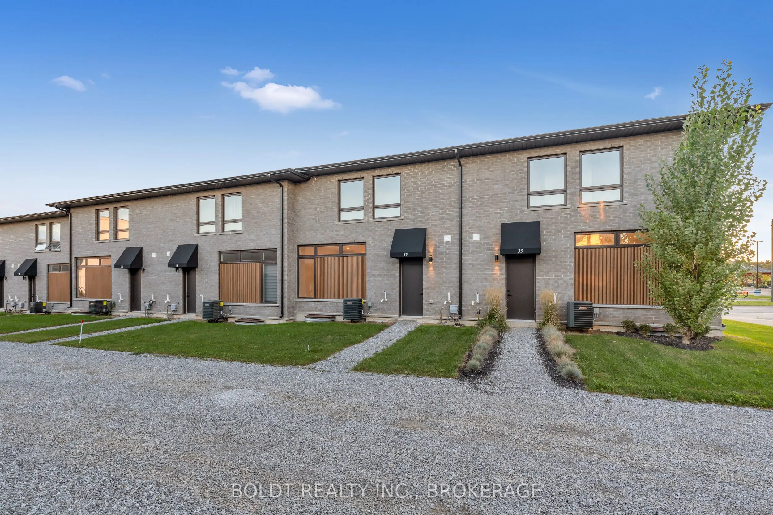 35 WELLSPRING Way