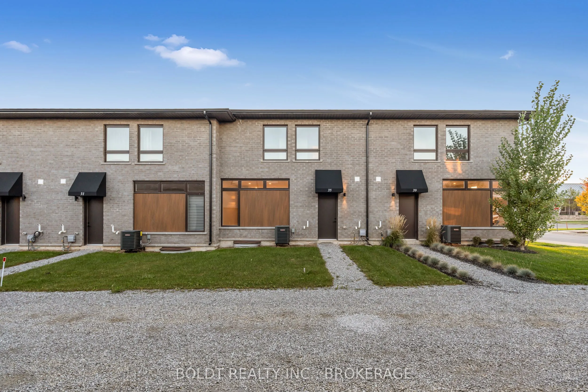 35 WELLSPRING Way