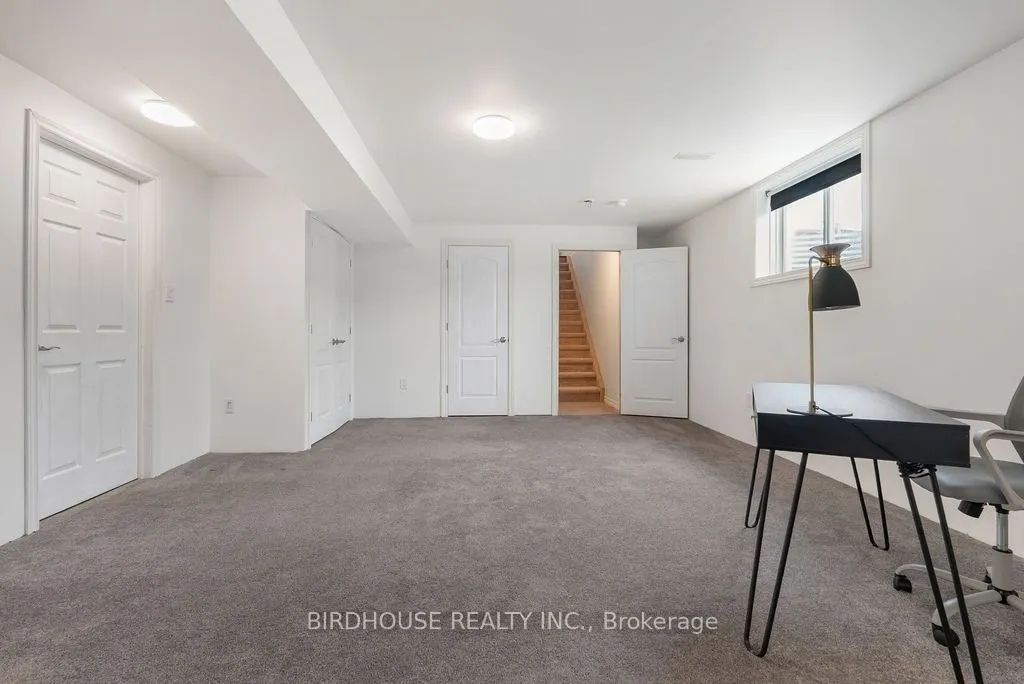 10 Newton Avenue