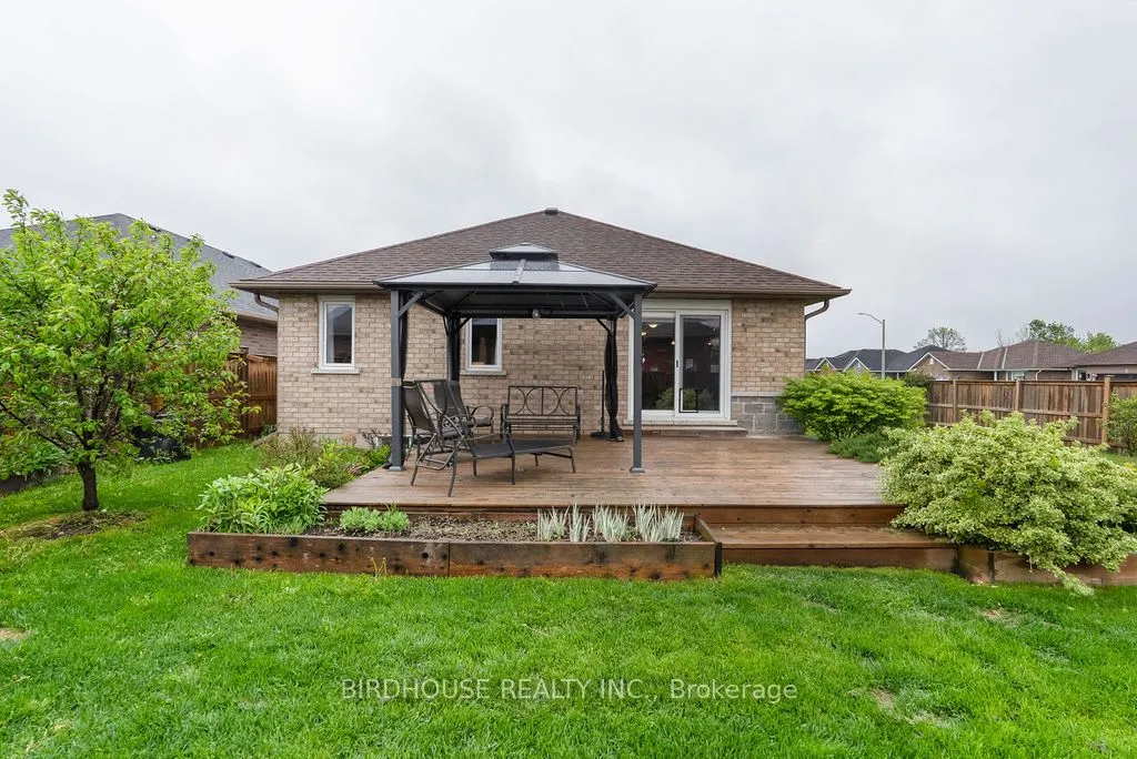 10 Newton Avenue