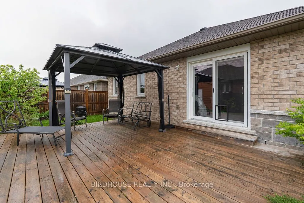 10 Newton Avenue
