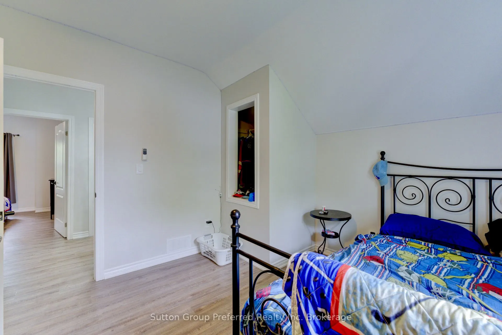 73 Hope Street E