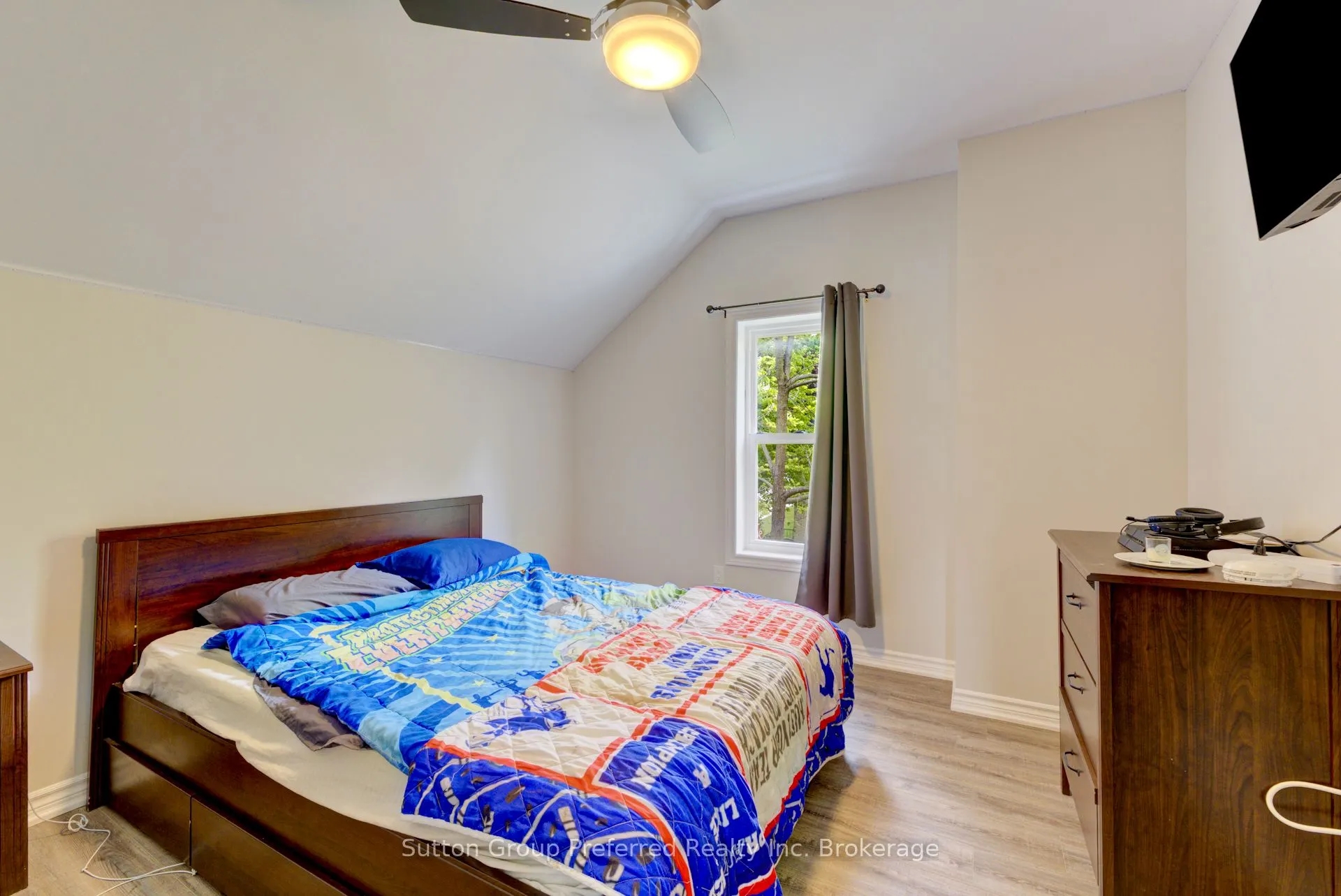 73 Hope Street E