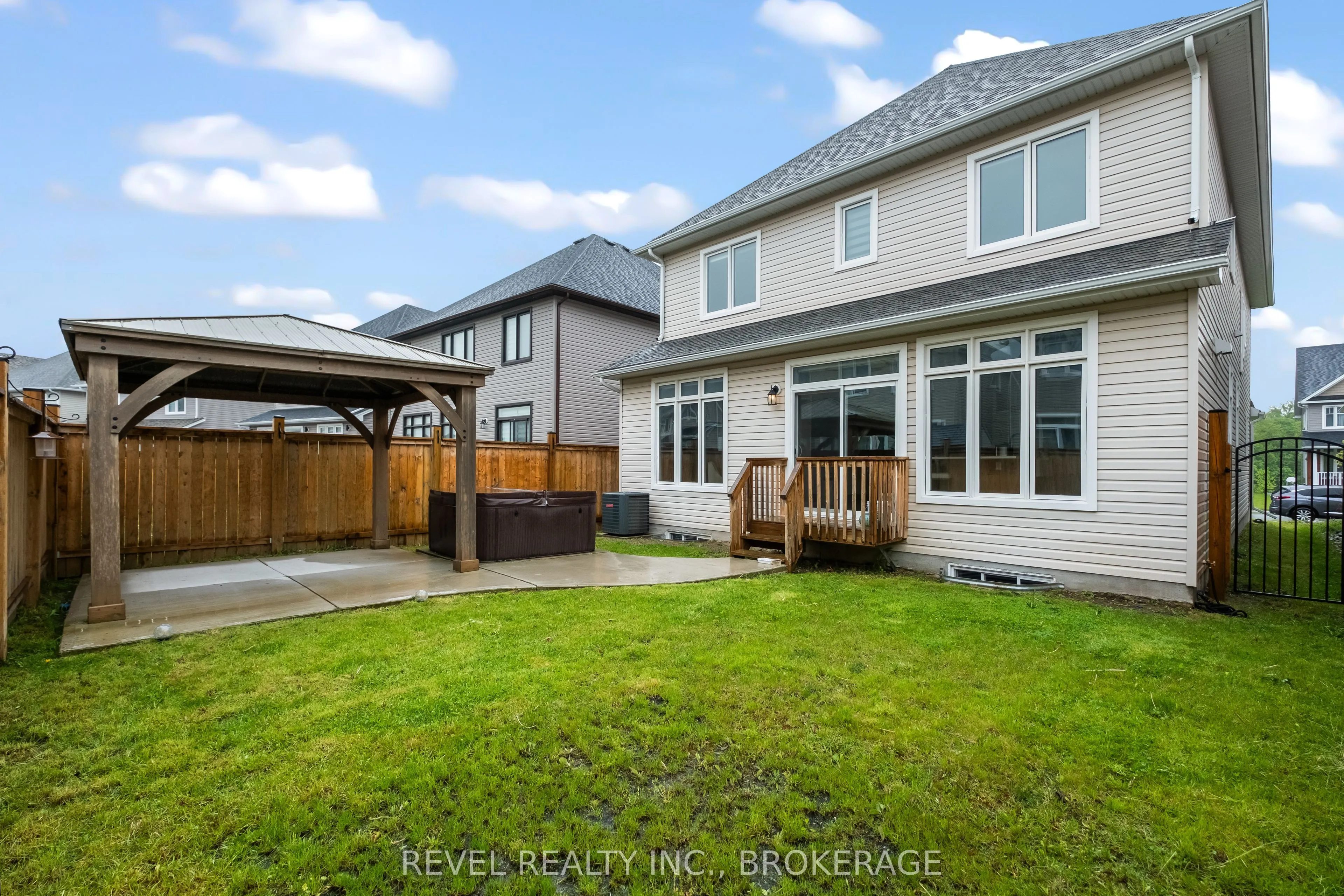 709 Riverview Way