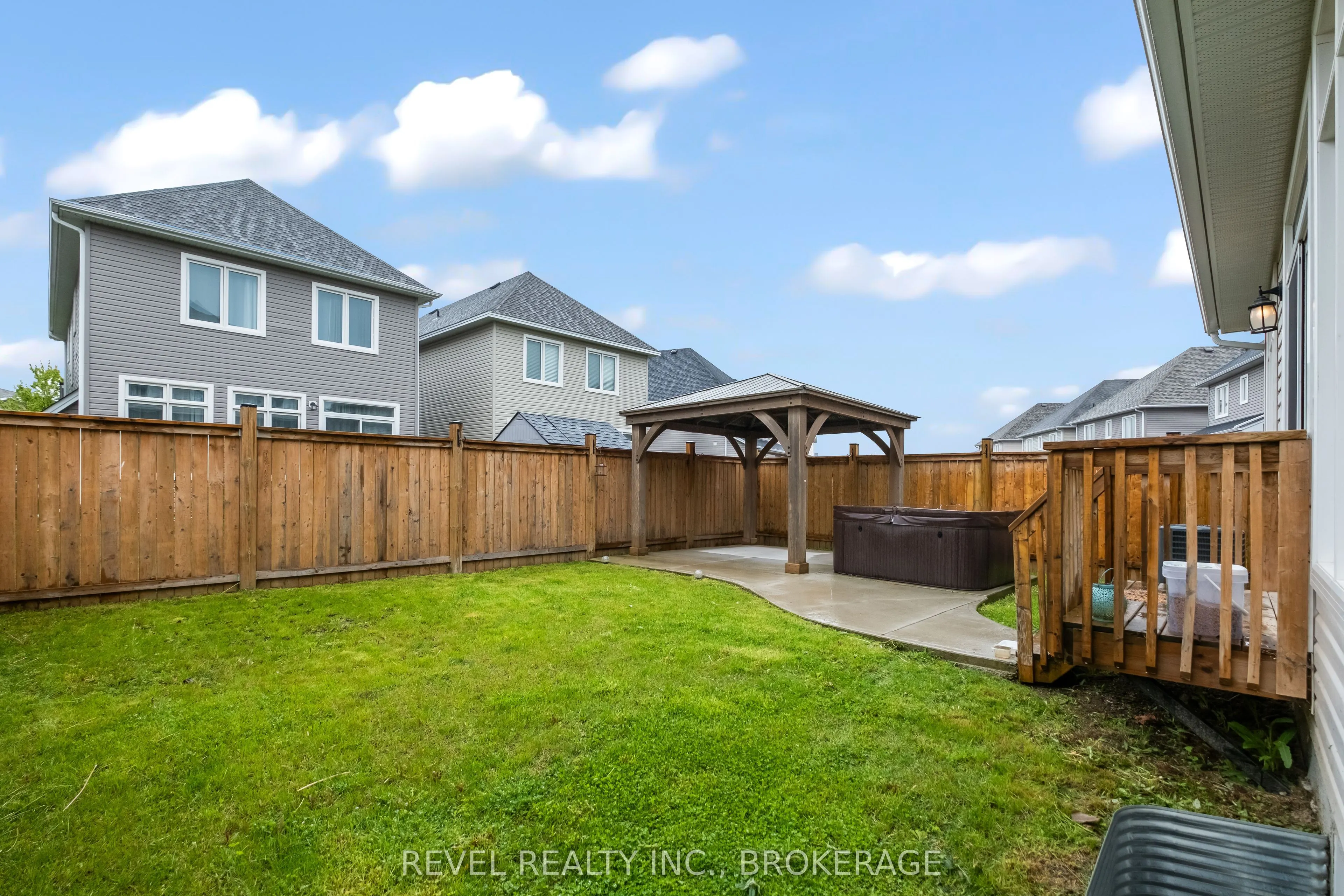 709 Riverview Way