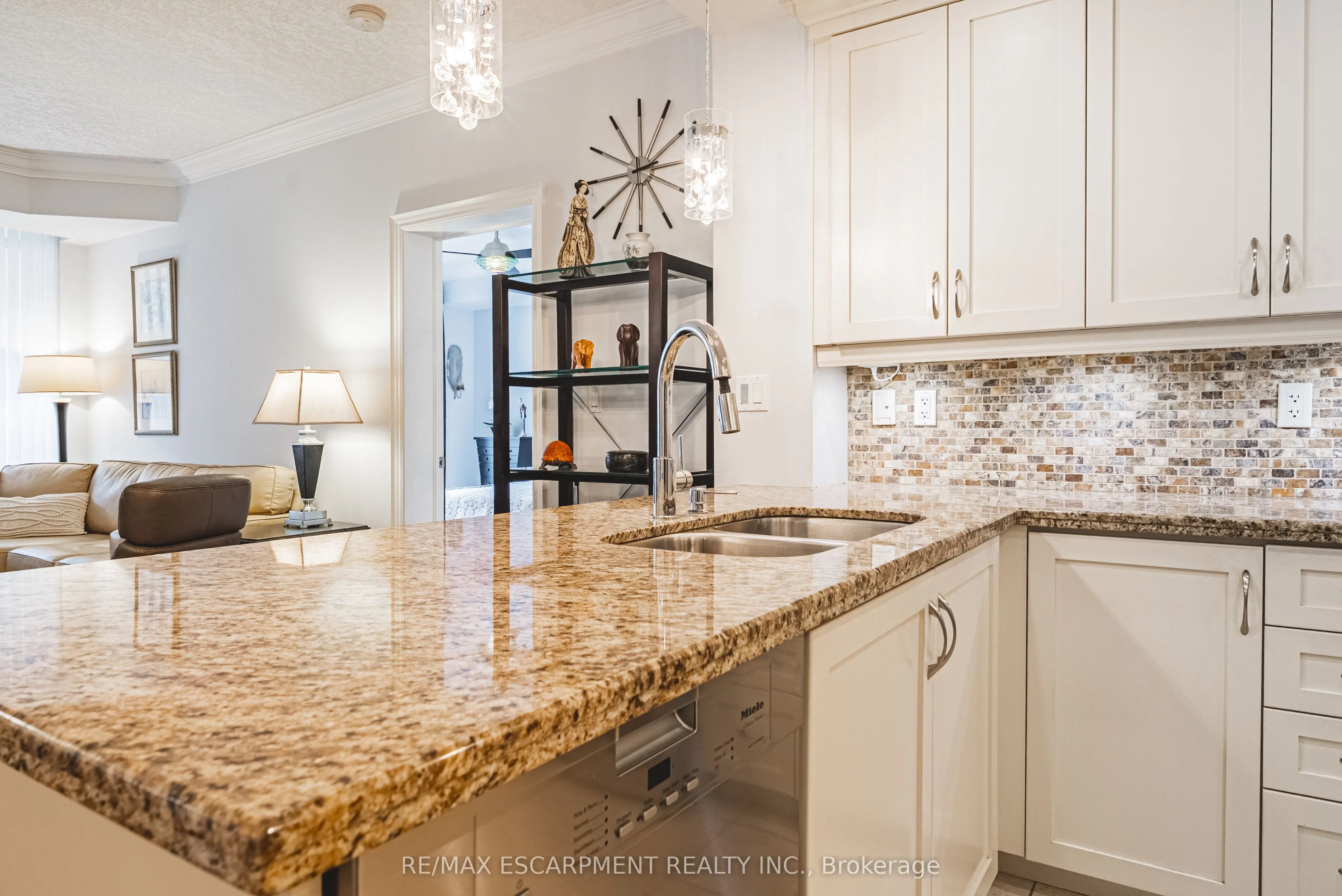 125 Wilson Street W #107