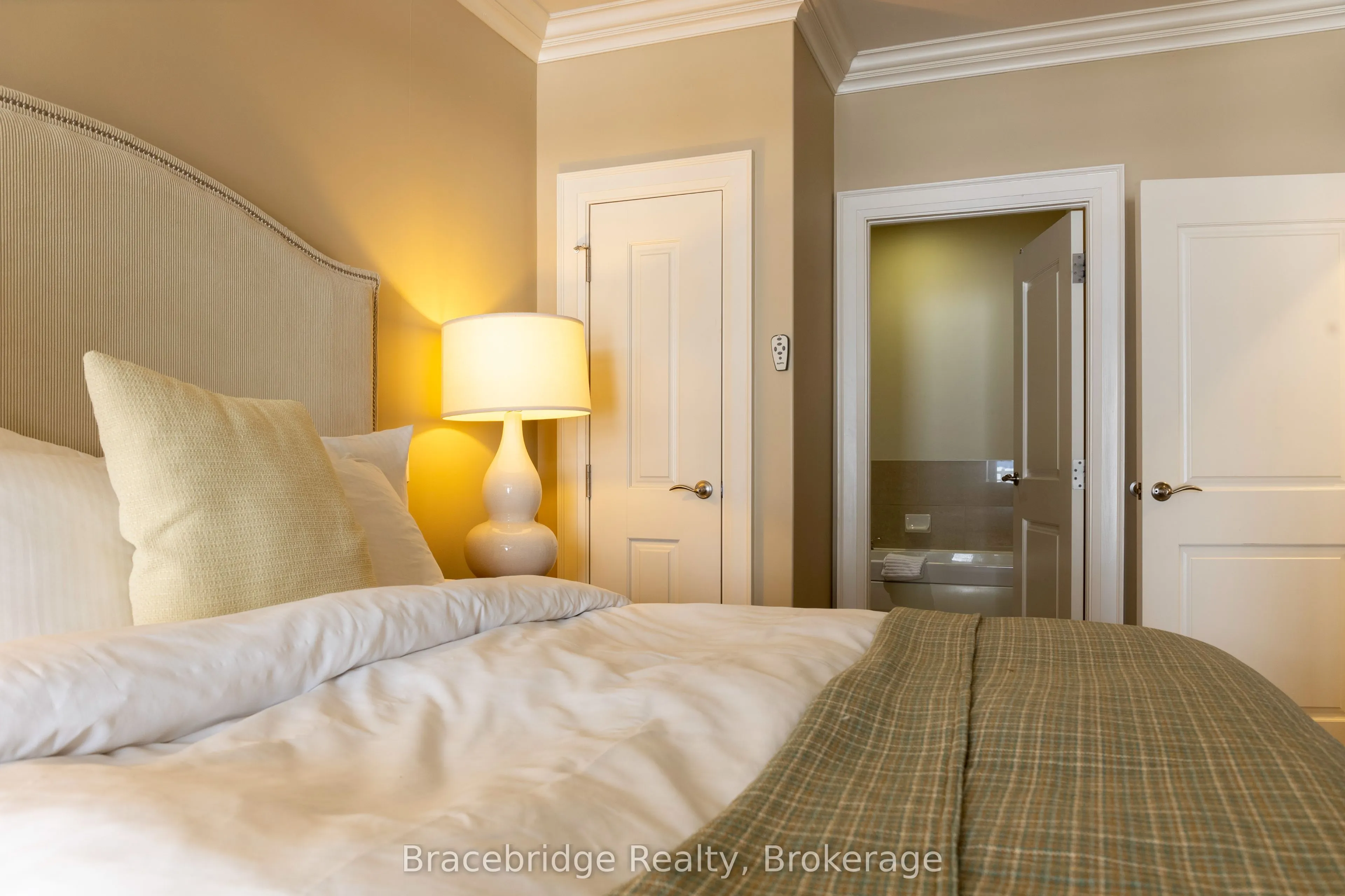 1869 Muskoka 118 Road W, #E206-D1