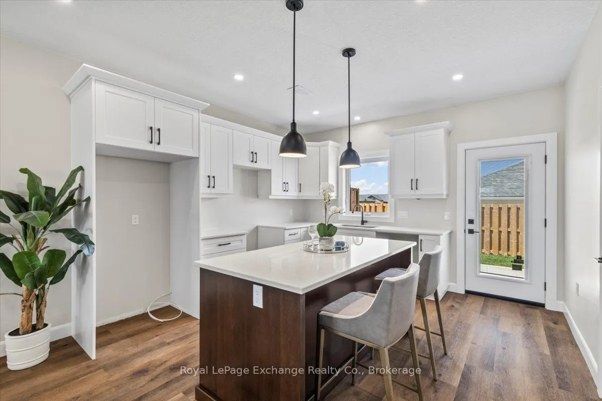 1071 Waterloo Street N, #54