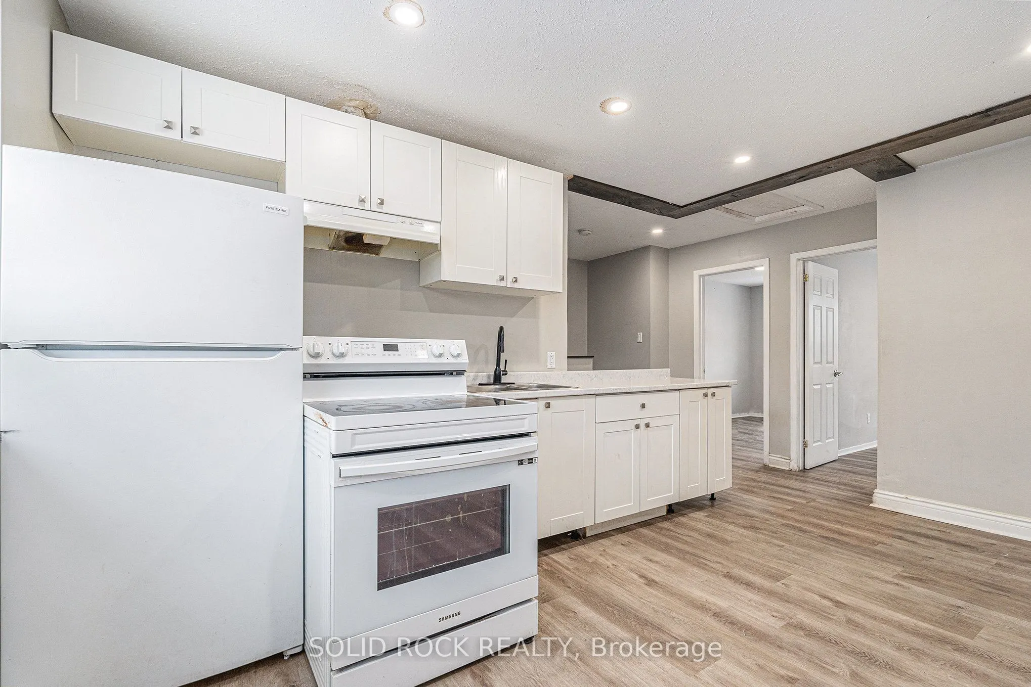 1432 Leigh Crescent