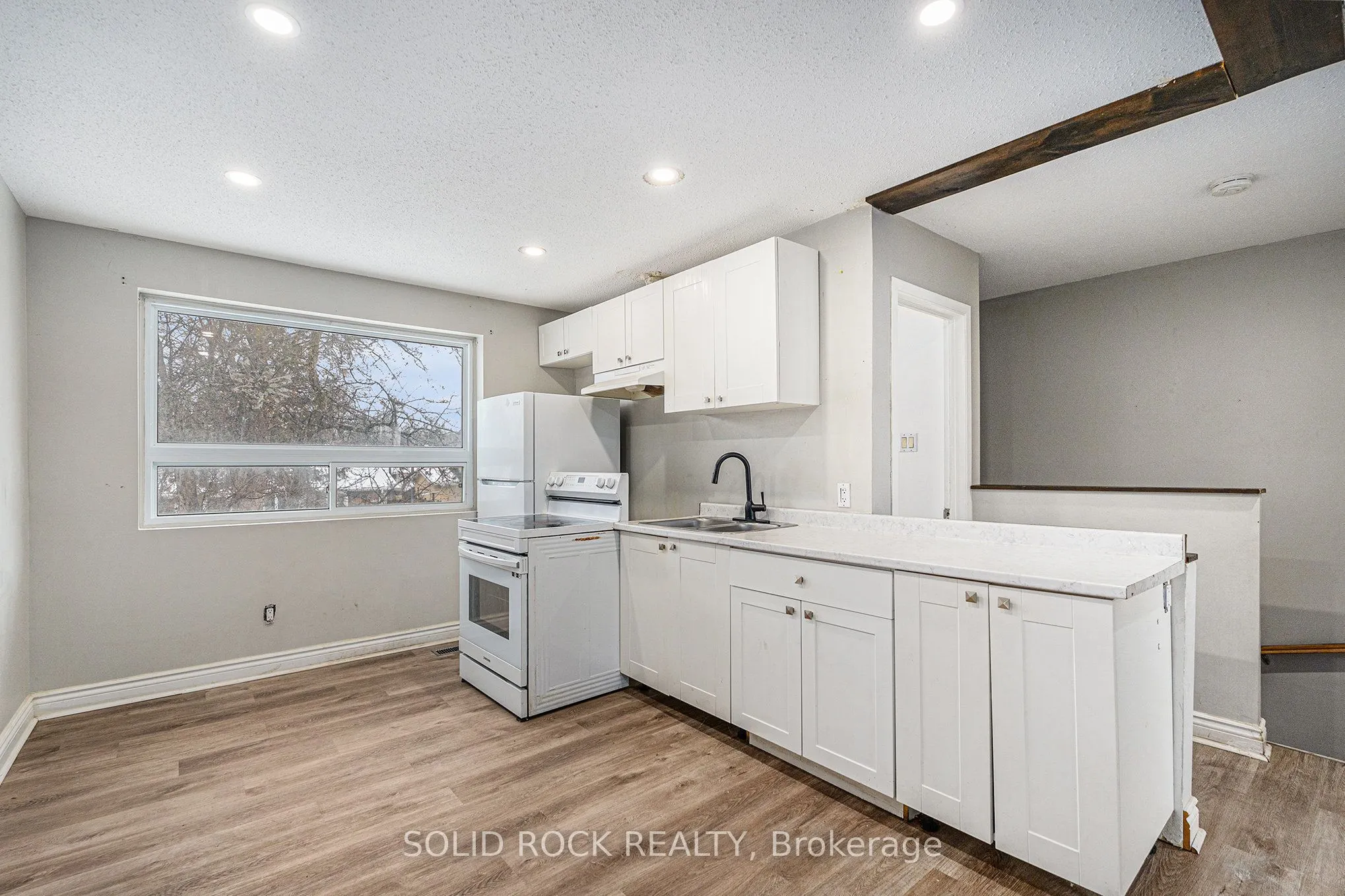 1432 Leigh Crescent
