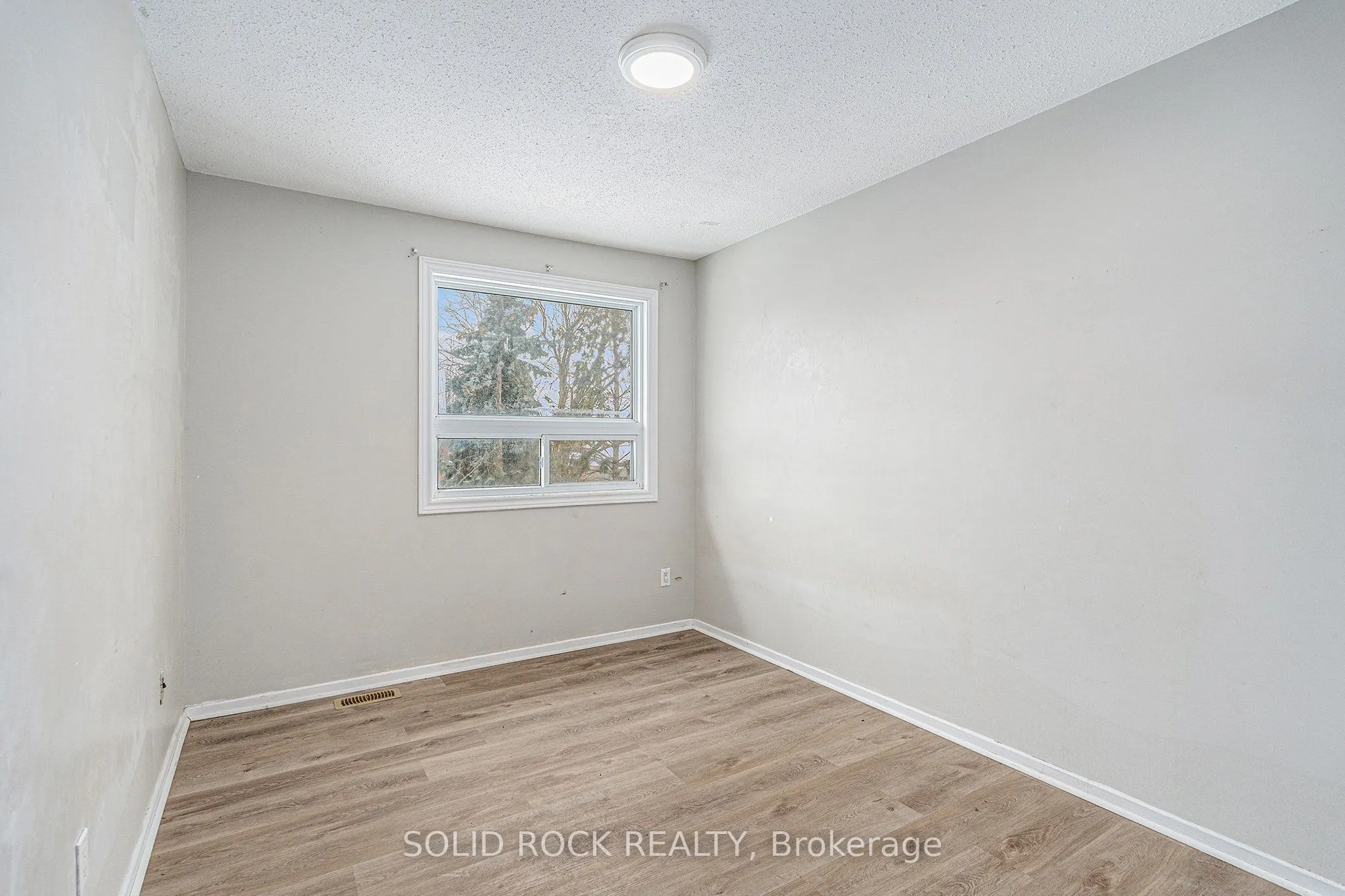 1432 Leigh Crescent