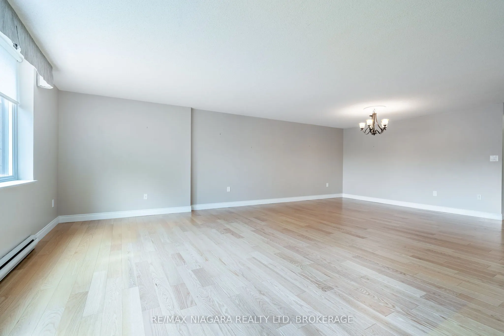 28 Robinson Street N, #305