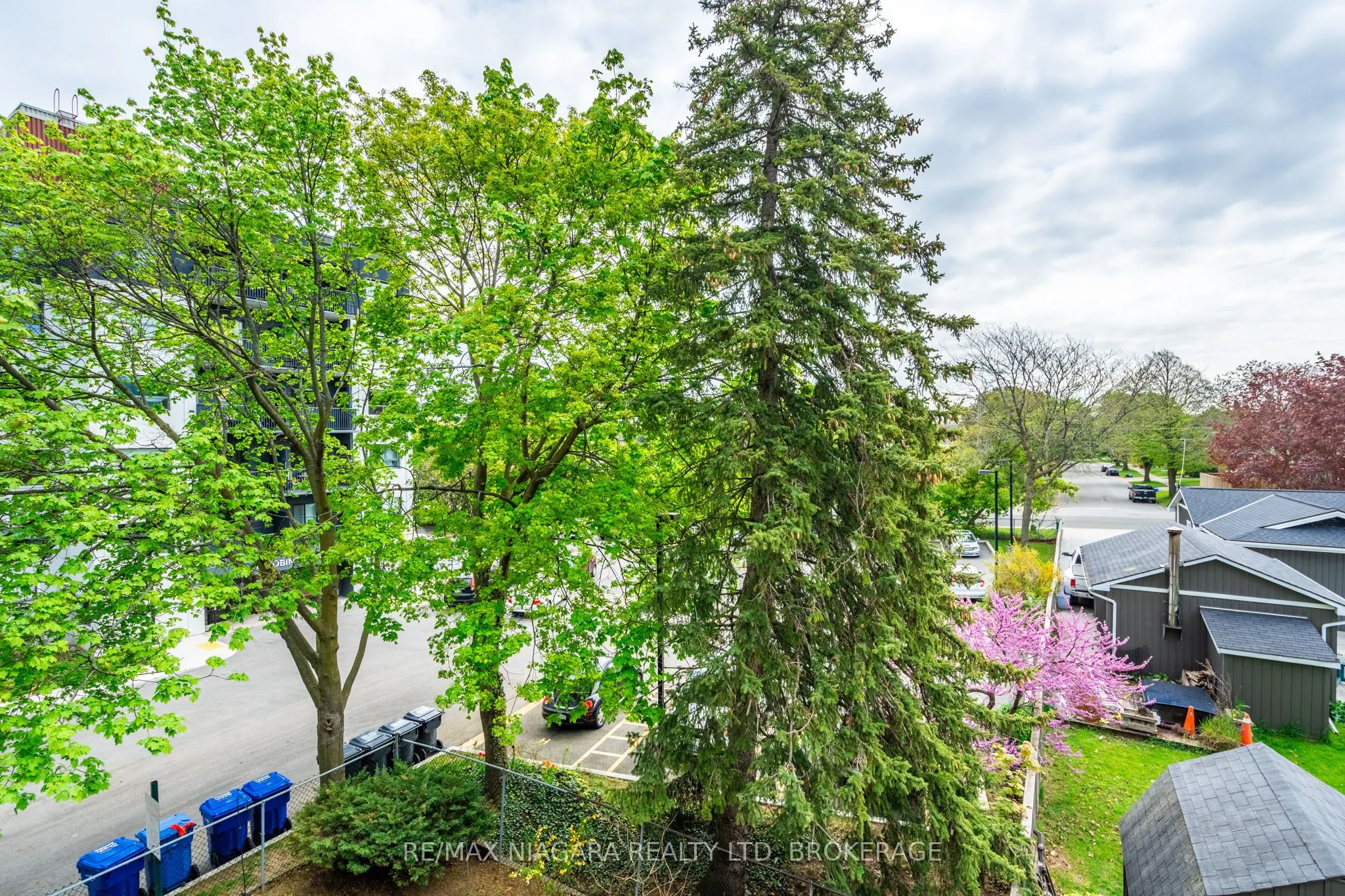 28 Robinson Street N, #305