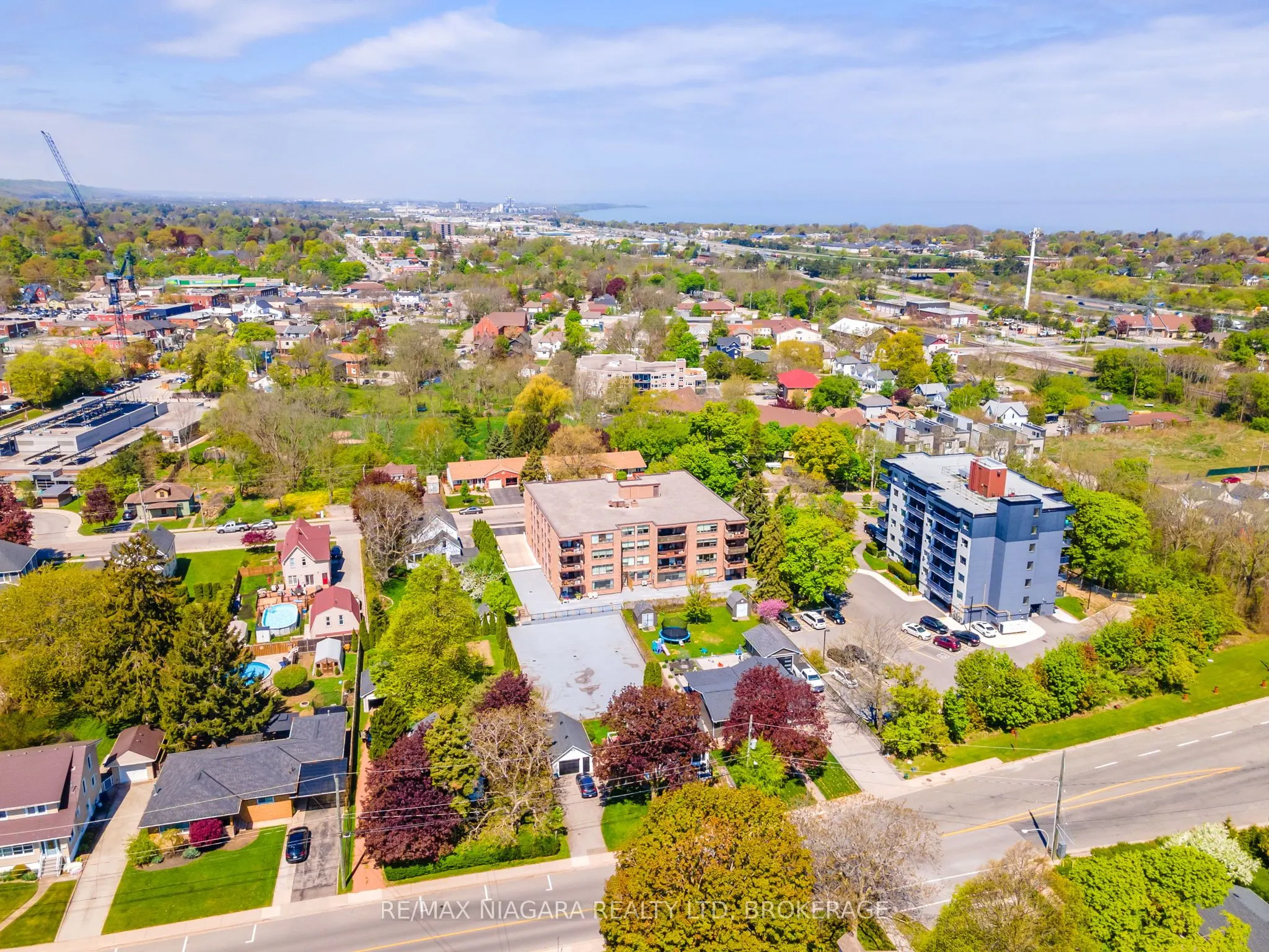 28 Robinson Street N, #305