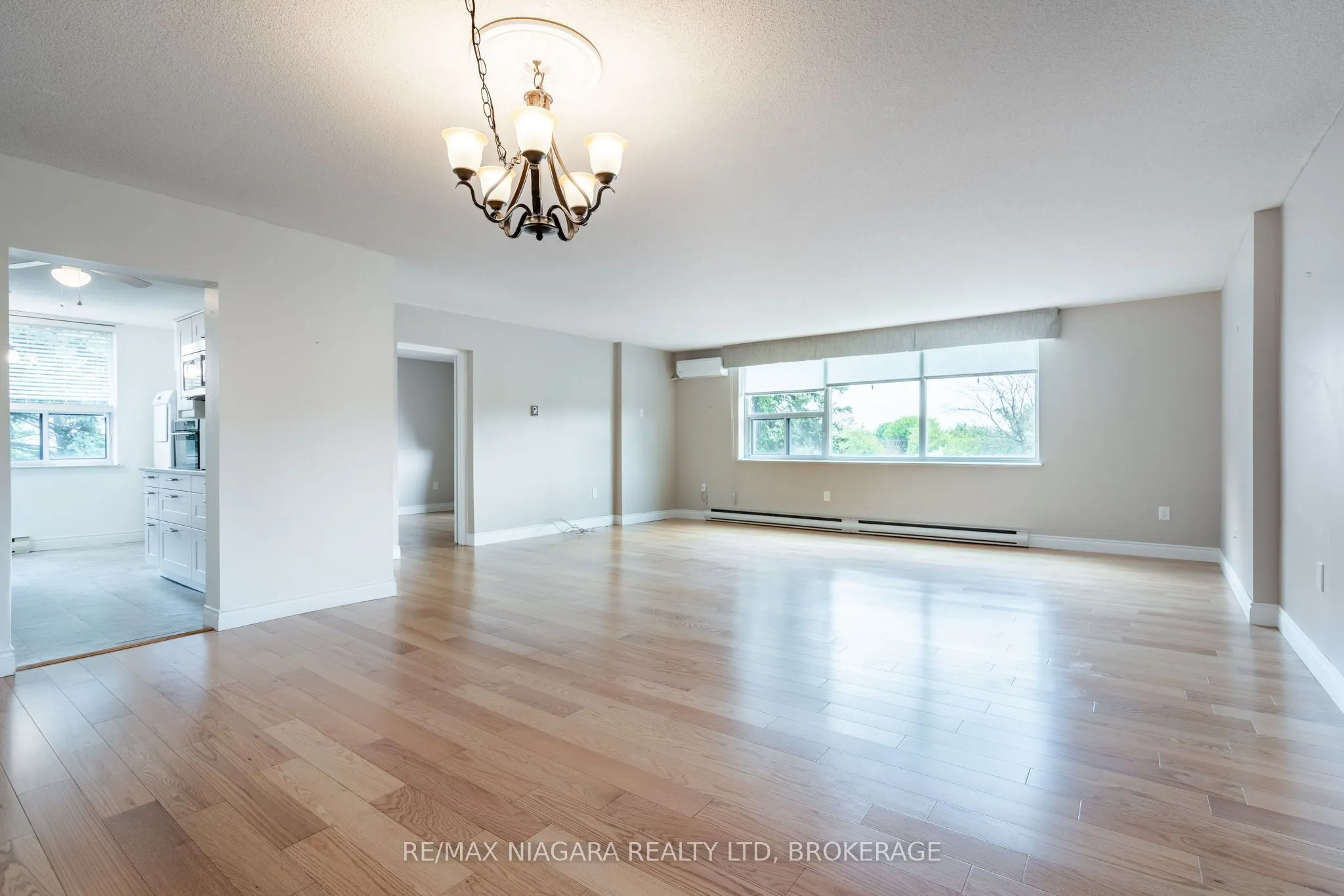 28 Robinson Street N, #305