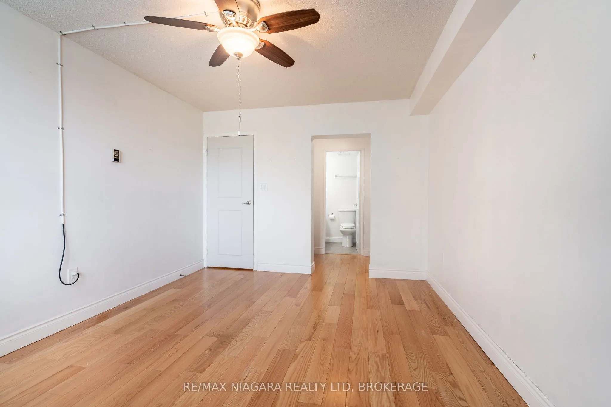 28 Robinson Street N, #305