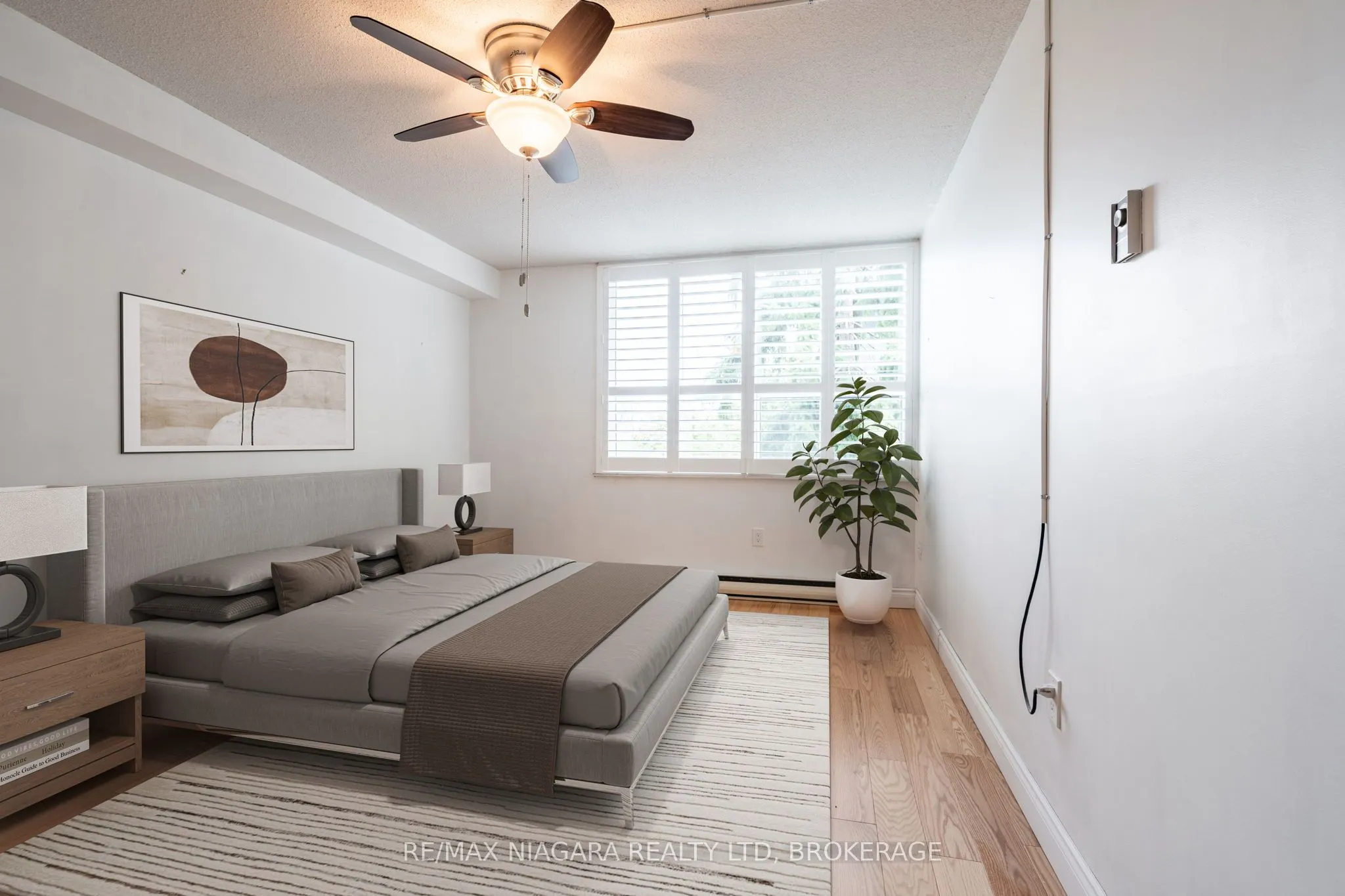 28 Robinson Street N, #305