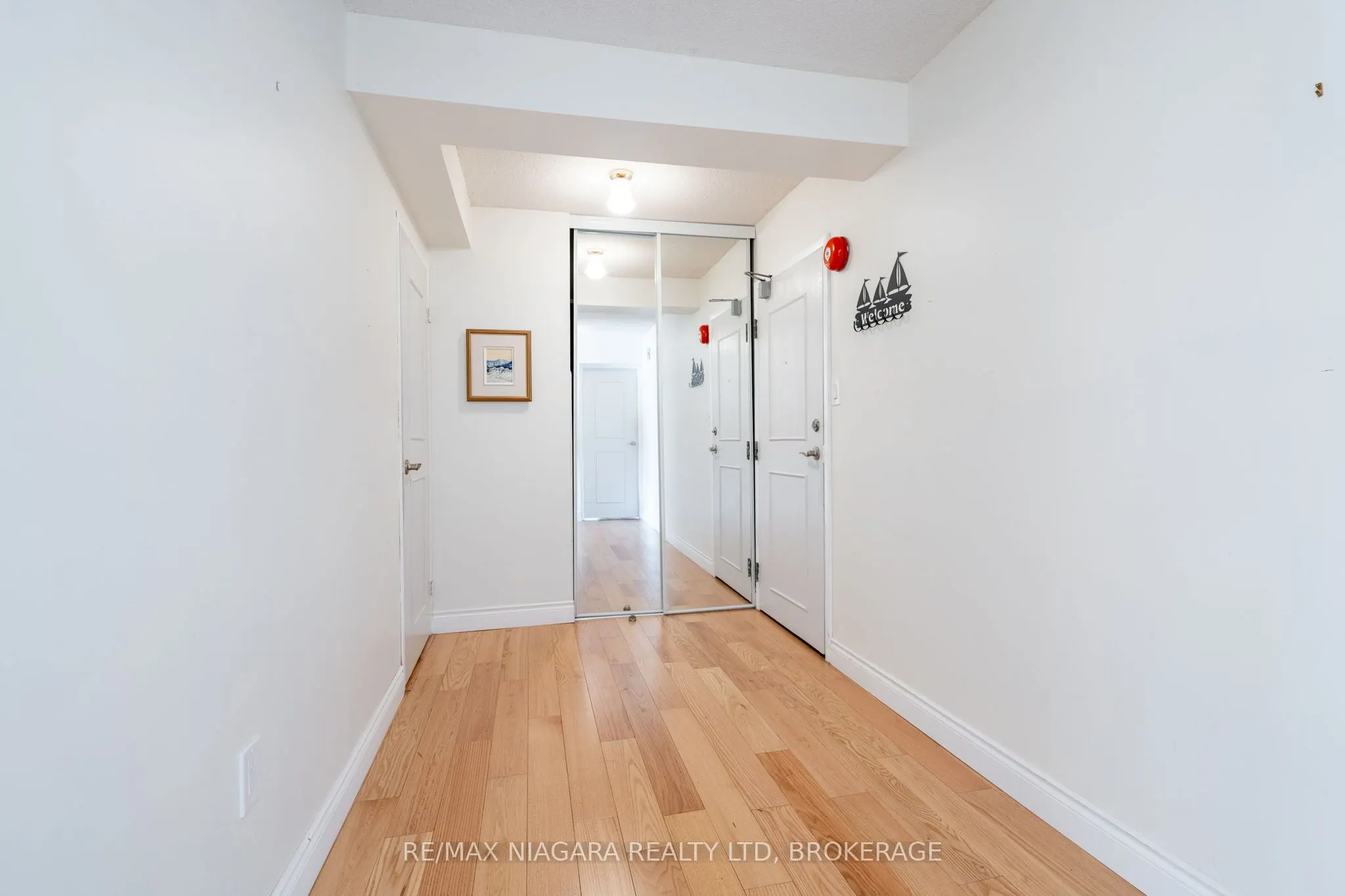28 Robinson Street N, #305