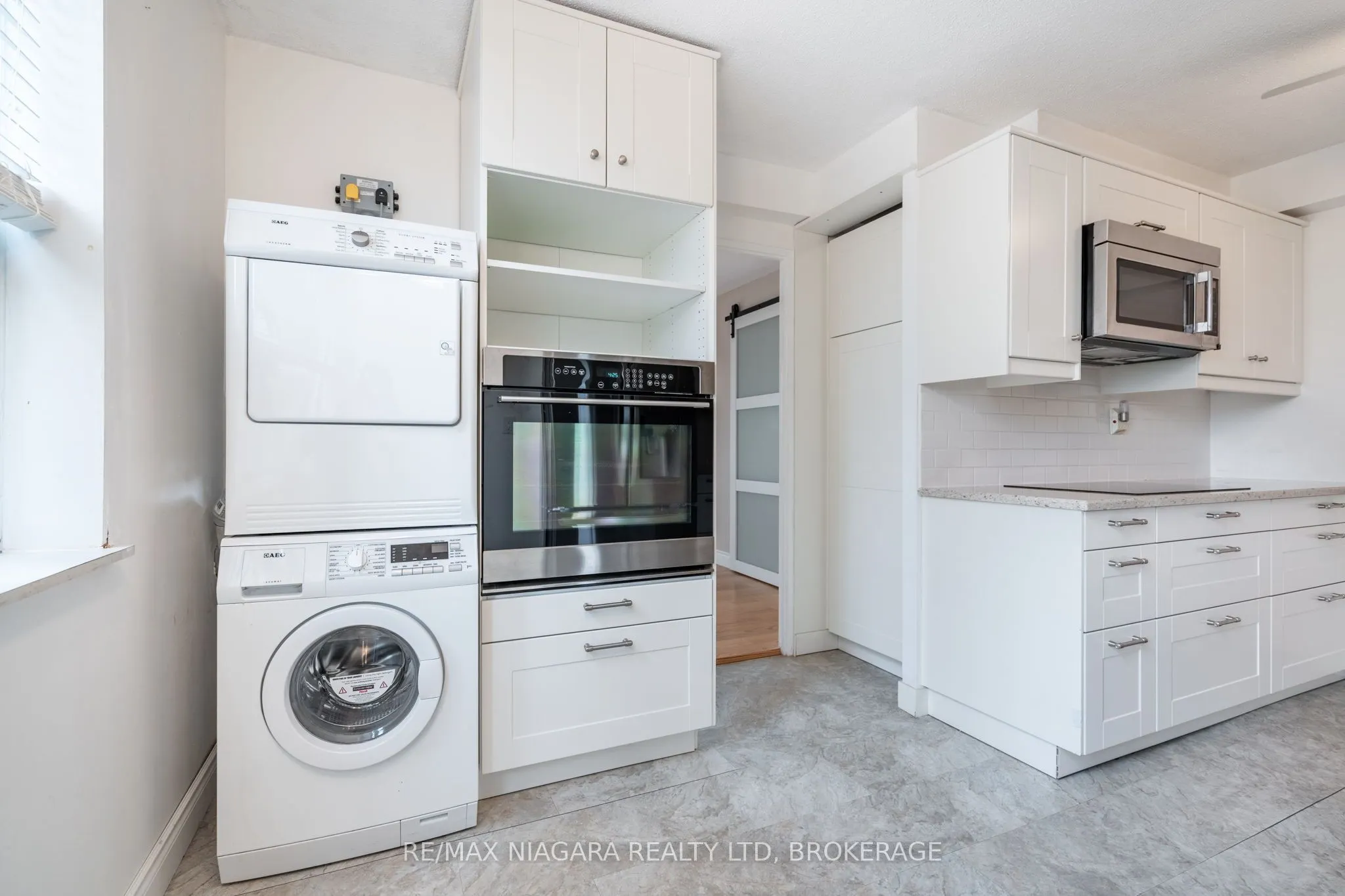 28 Robinson Street N, #305