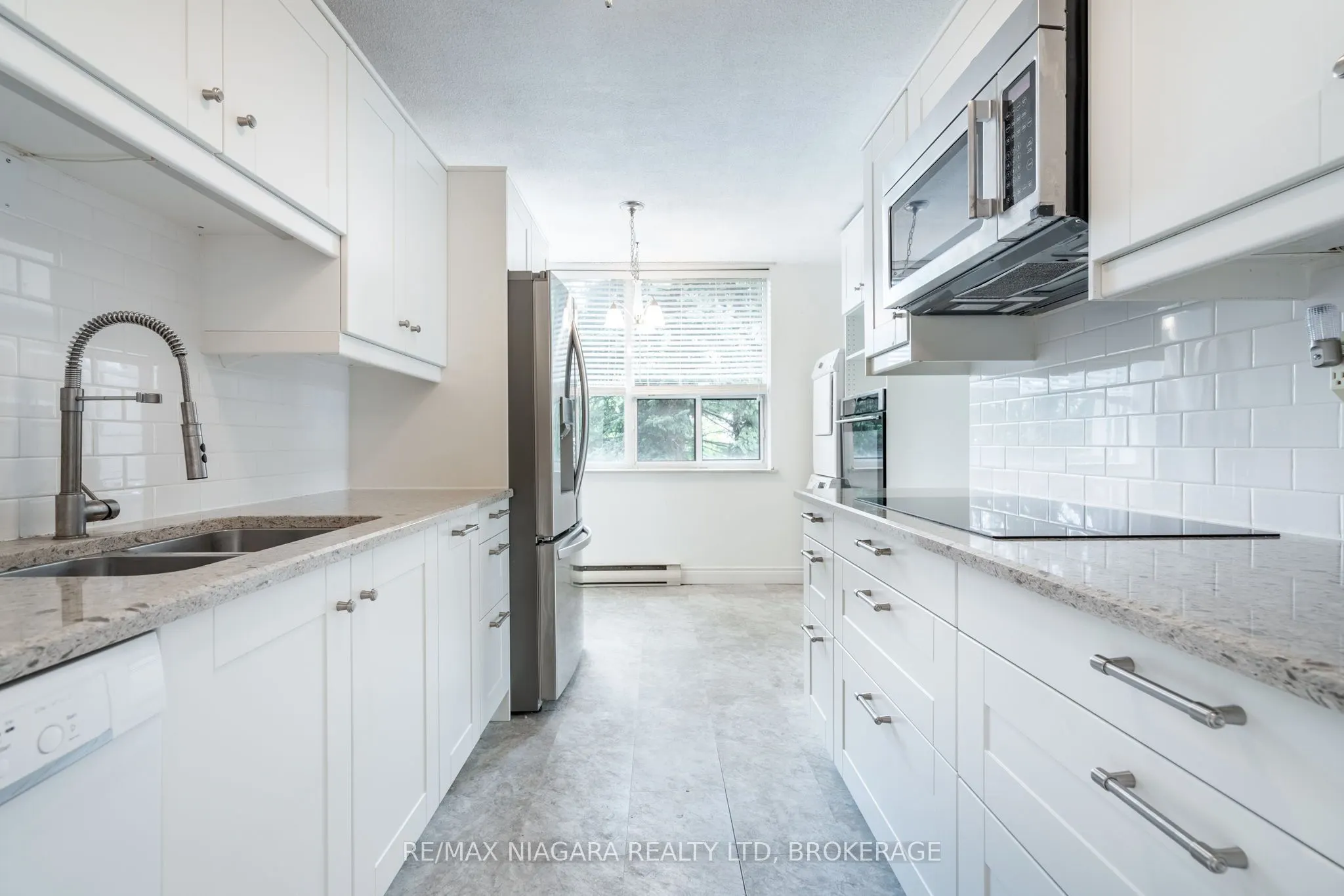 28 Robinson Street N, #305