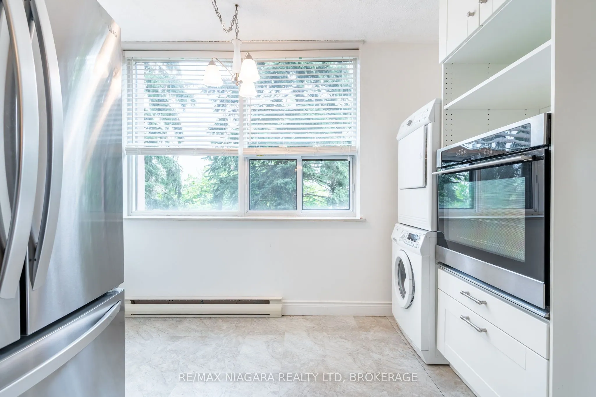 28 Robinson Street N, #305
