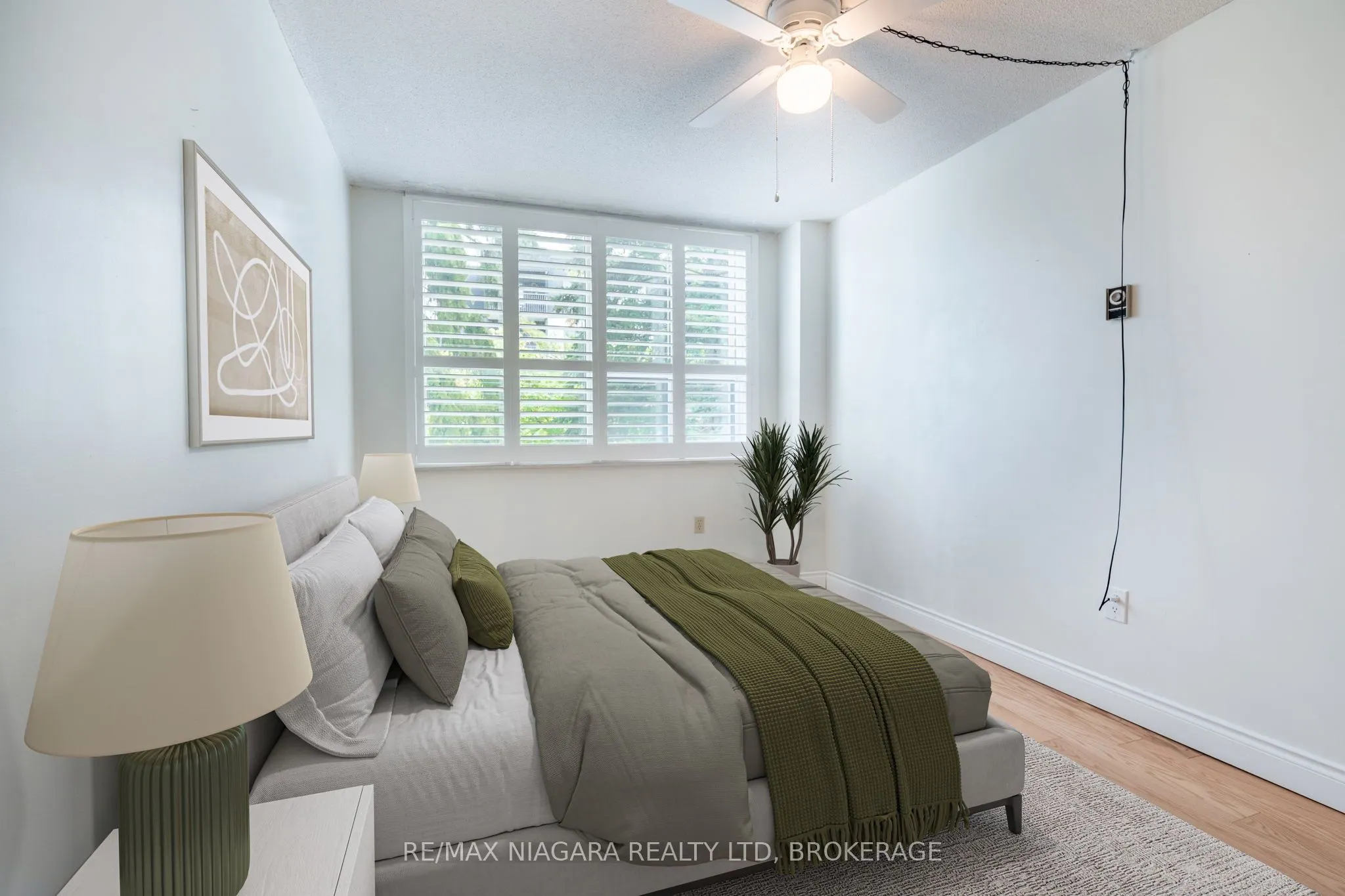 28 Robinson Street N, #305