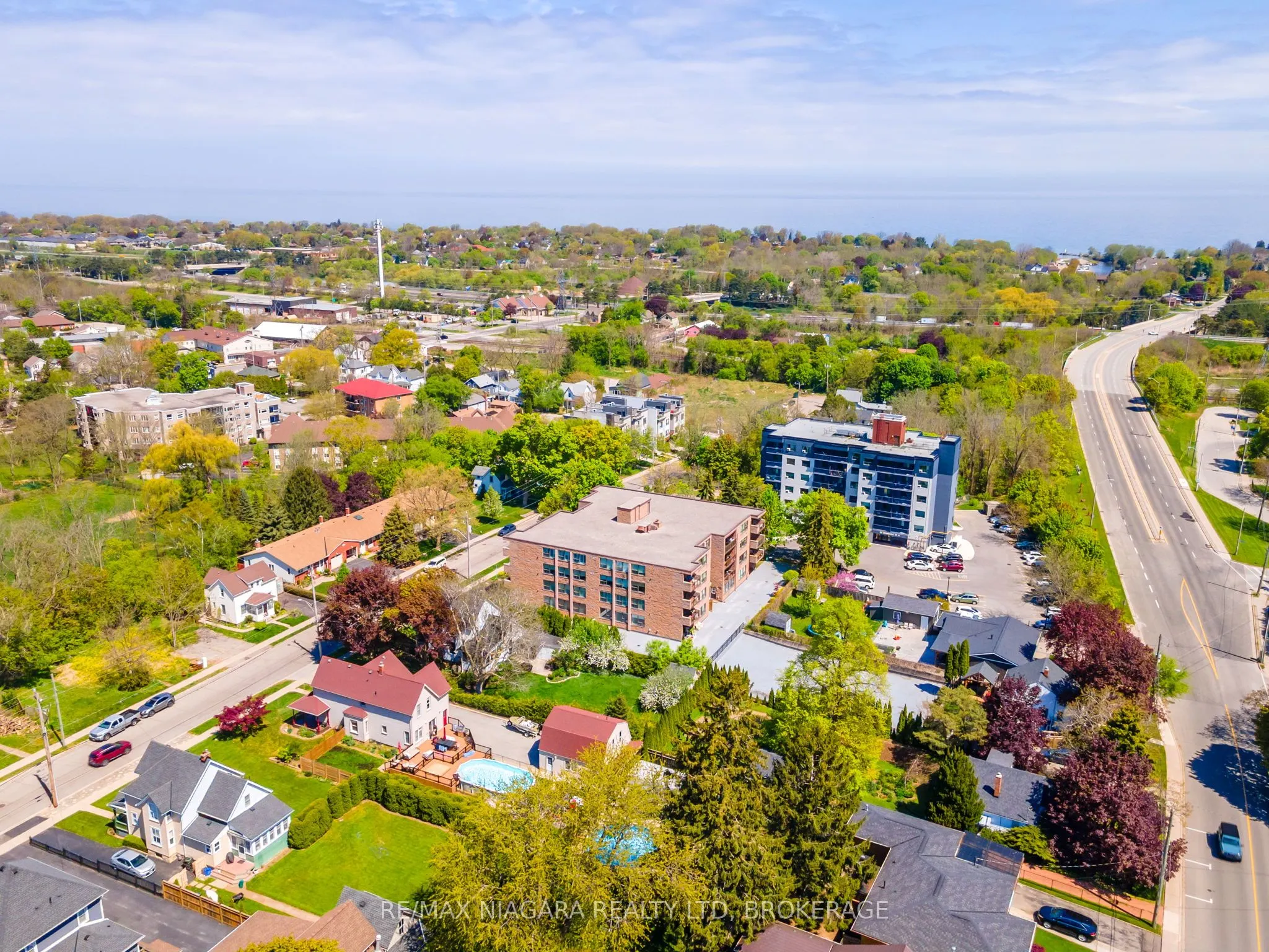 28 Robinson Street N, #305