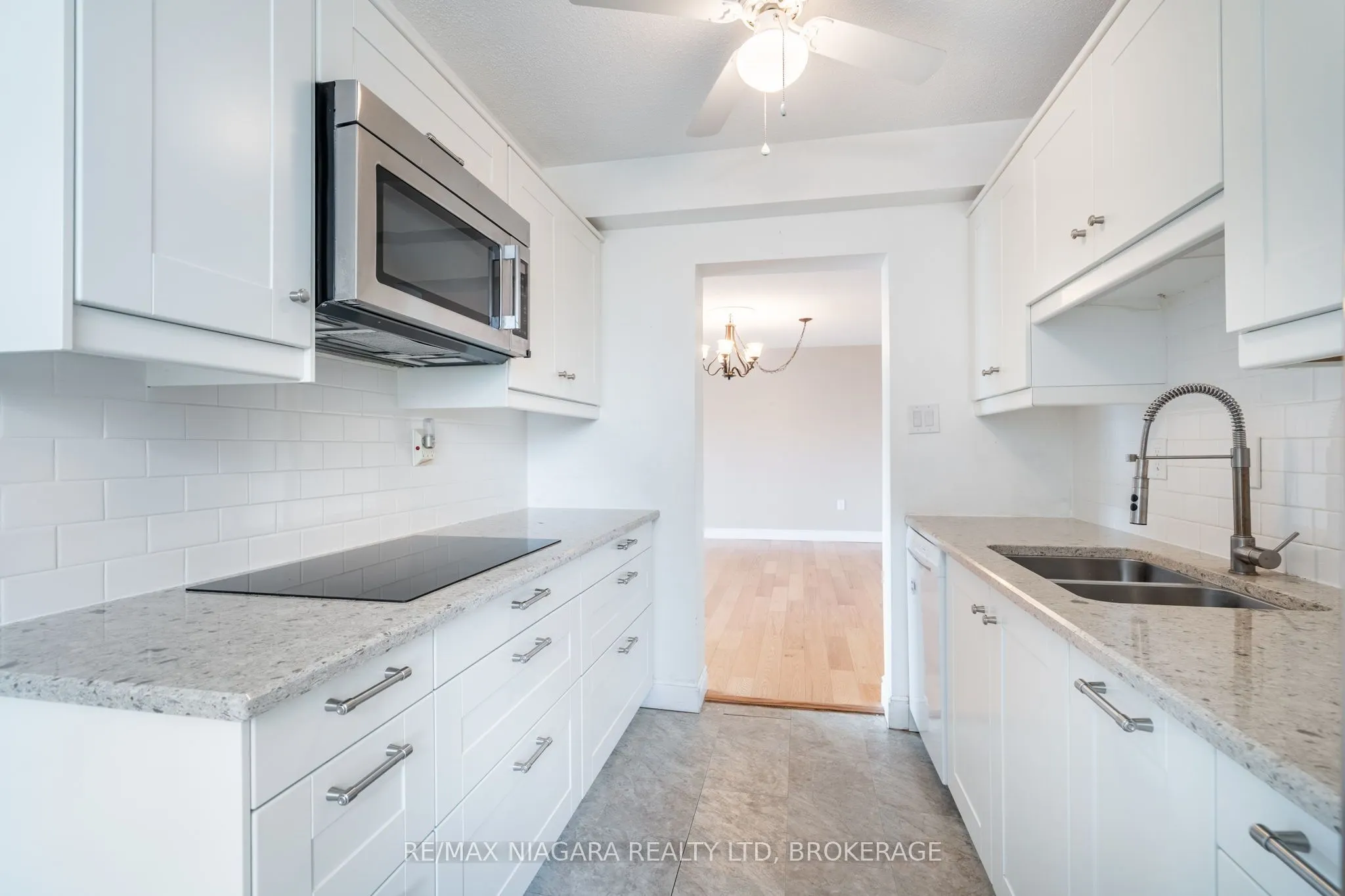 28 Robinson Street N, #305