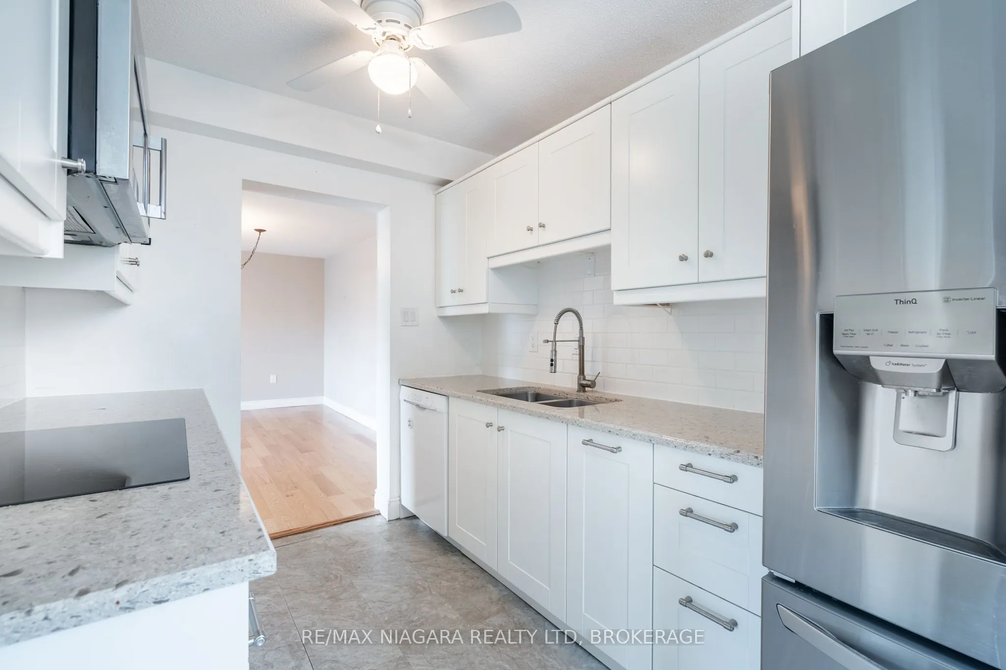 28 Robinson Street N, #305
