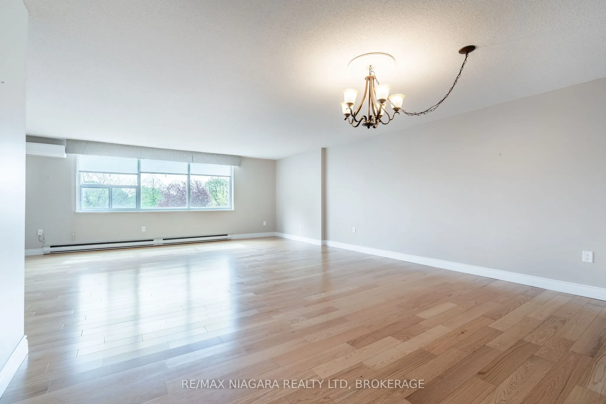 28 Robinson Street N, #305