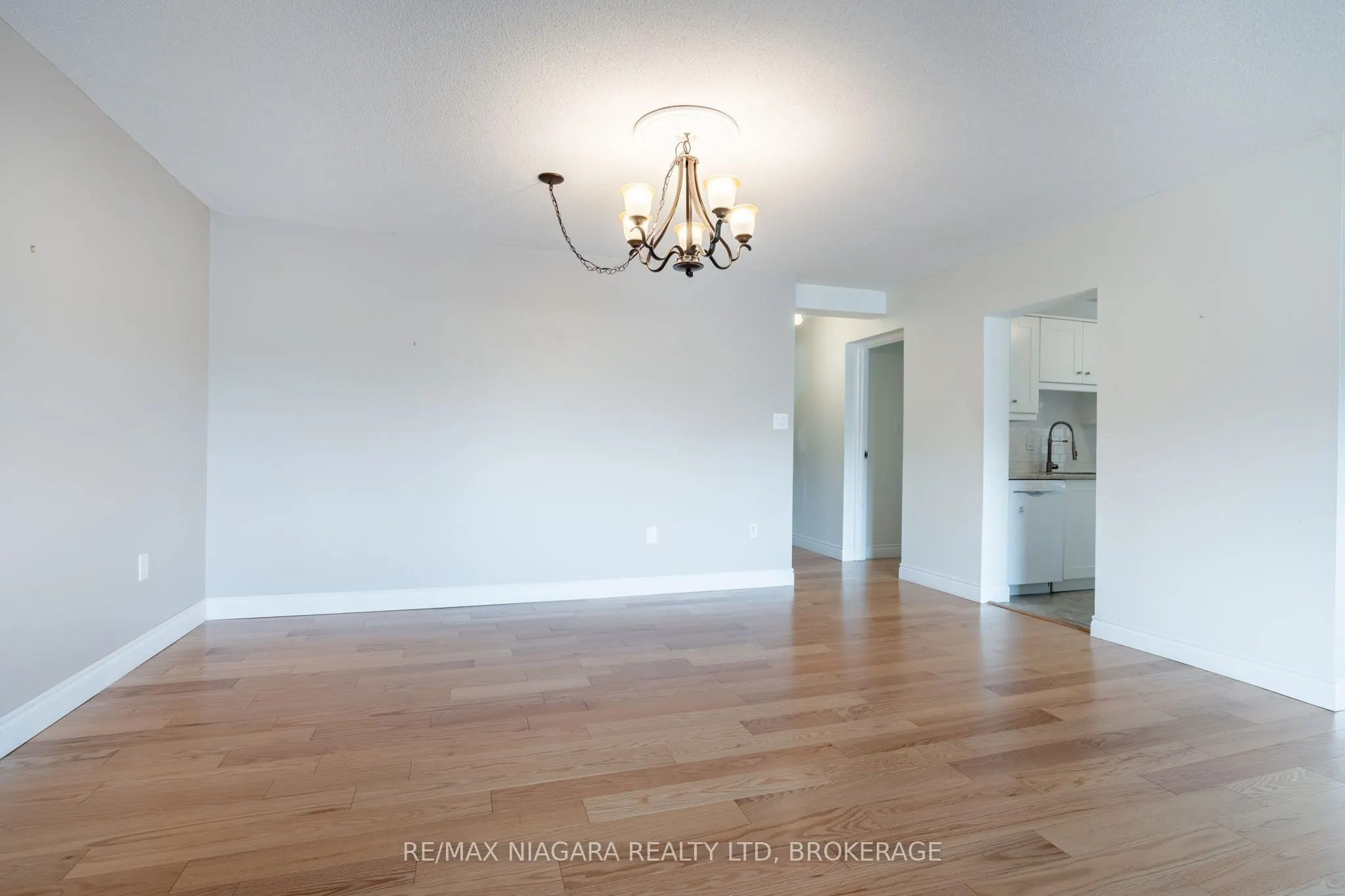 28 Robinson Street N, #305