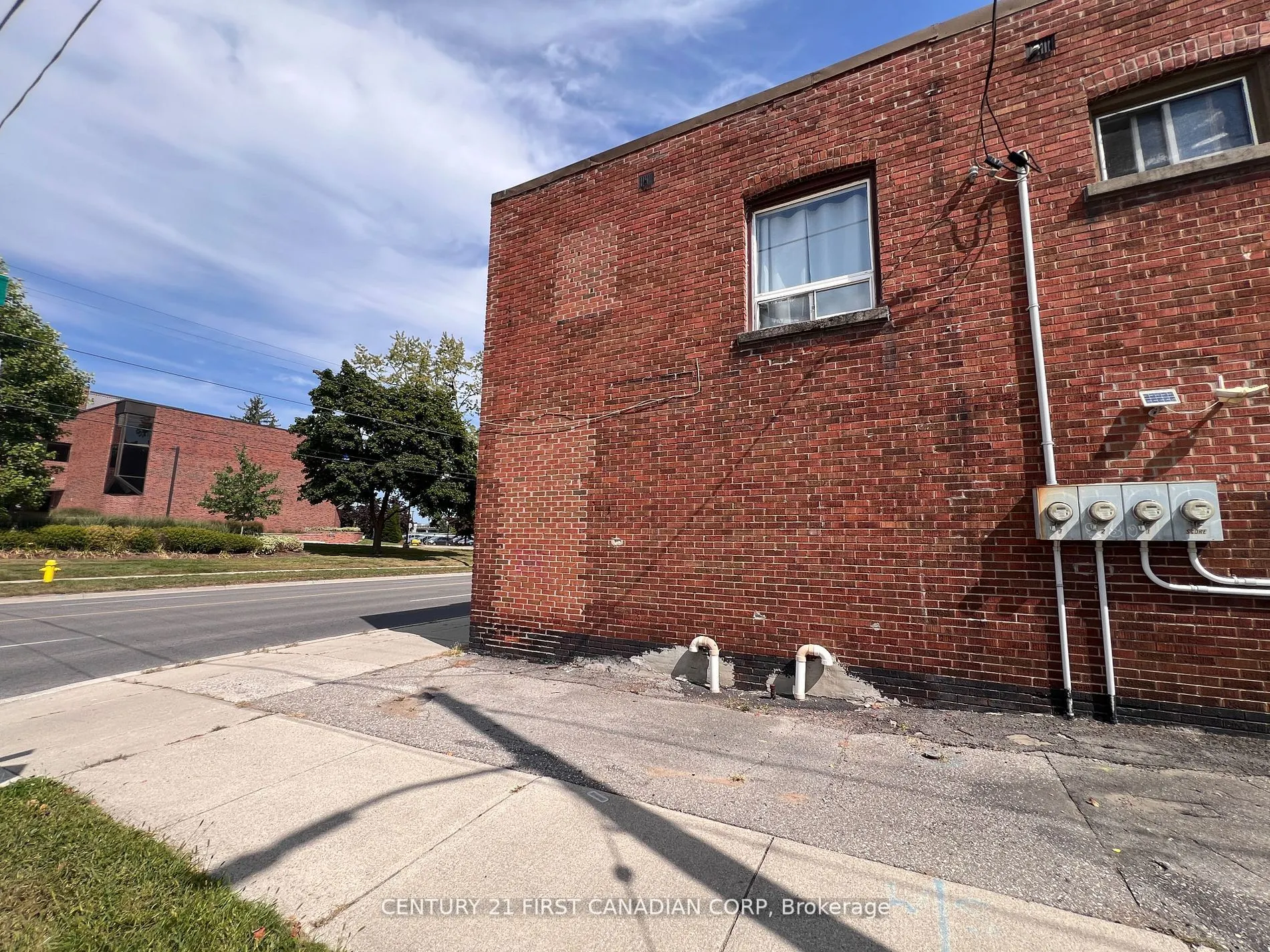 1267 Dundas Street